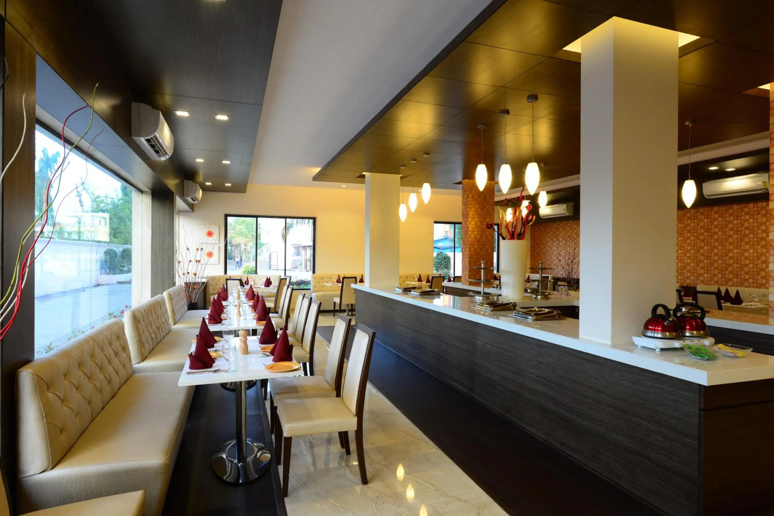 Restaurant/places to eat in JC Castle