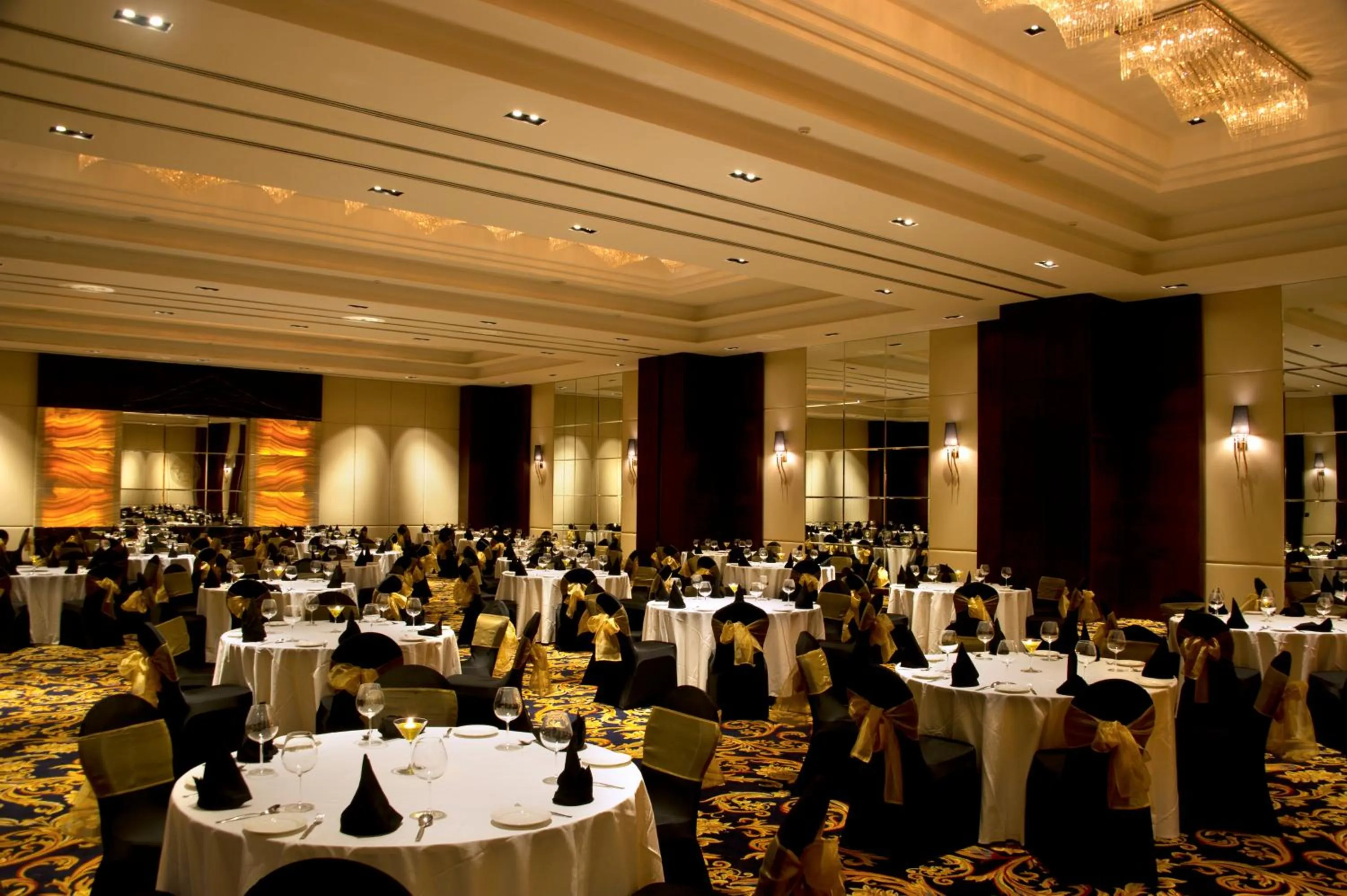 Restaurant/places to eat in Della Resorts