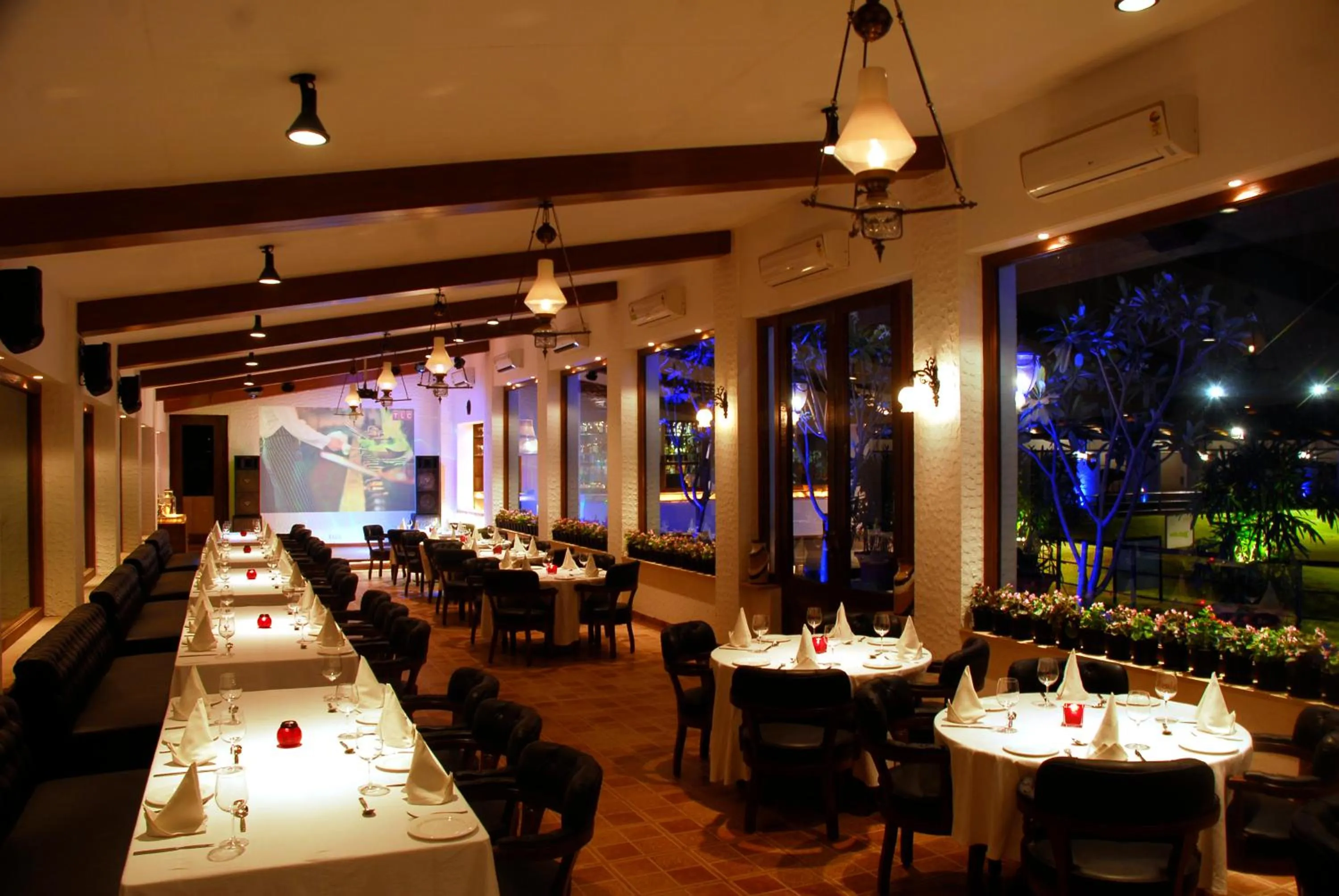 Restaurant/places to eat in Della Resorts