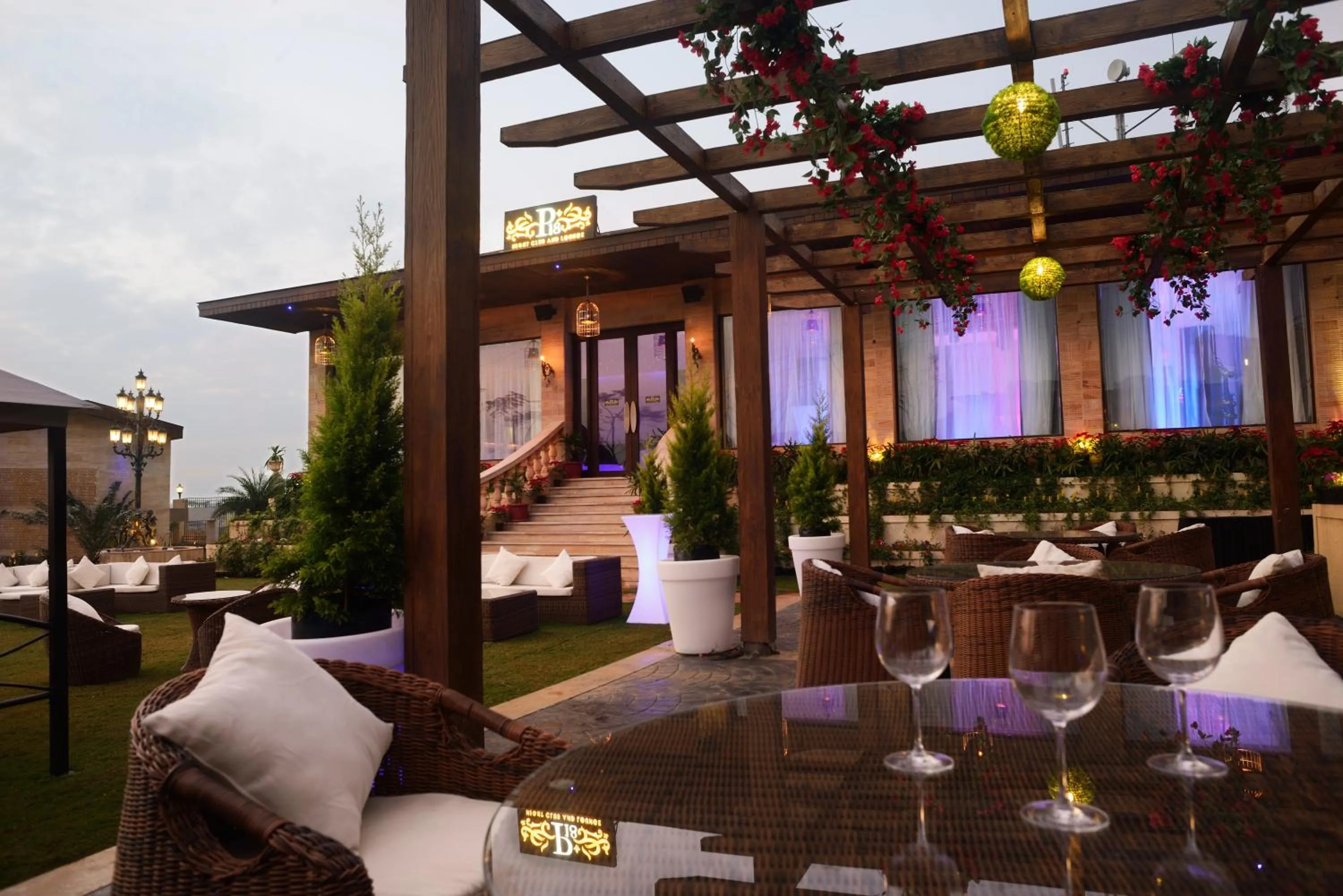 Restaurant/places to eat in Della Resorts