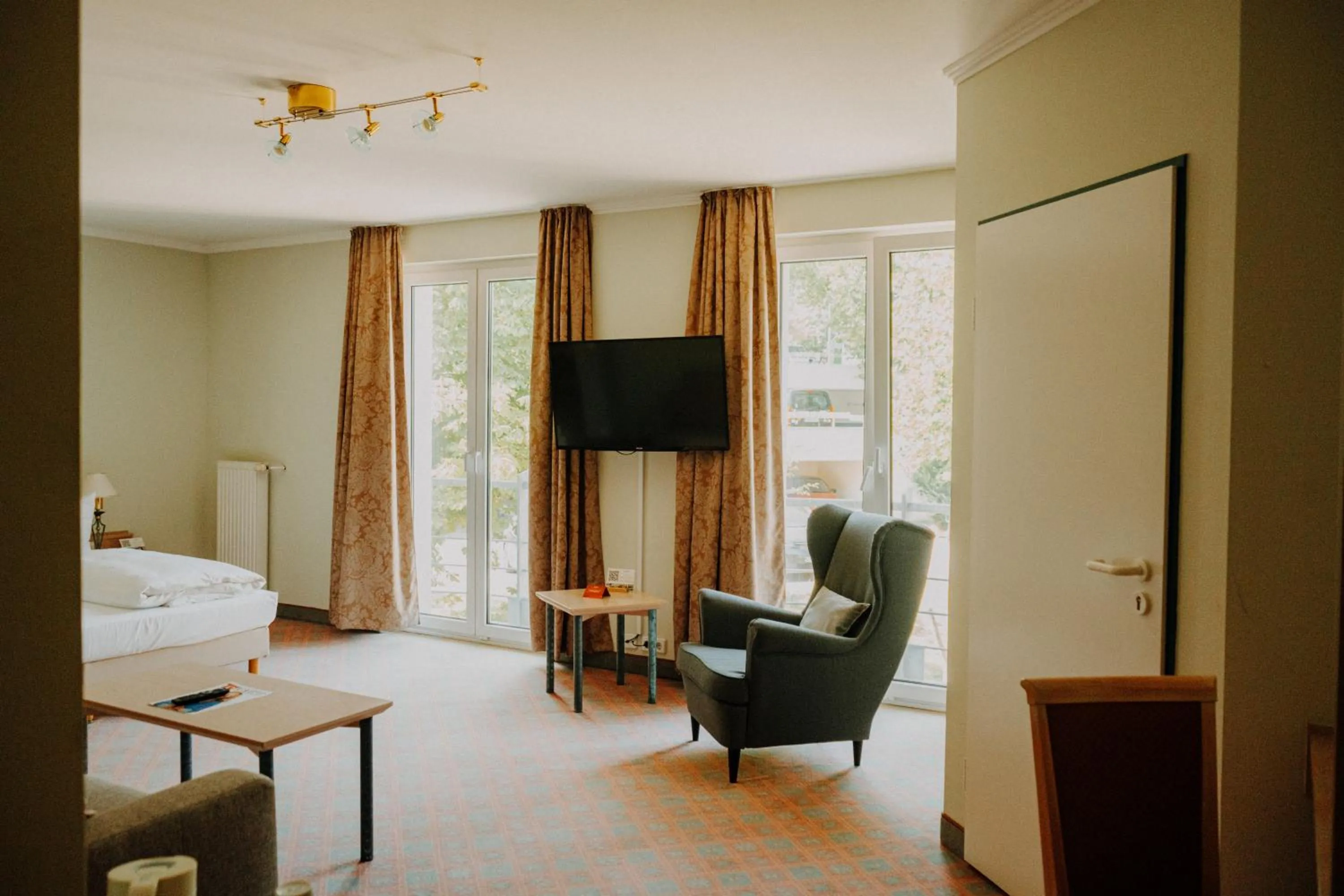 Photo of the whole room, Bed in Hotel am Schloß Apolda