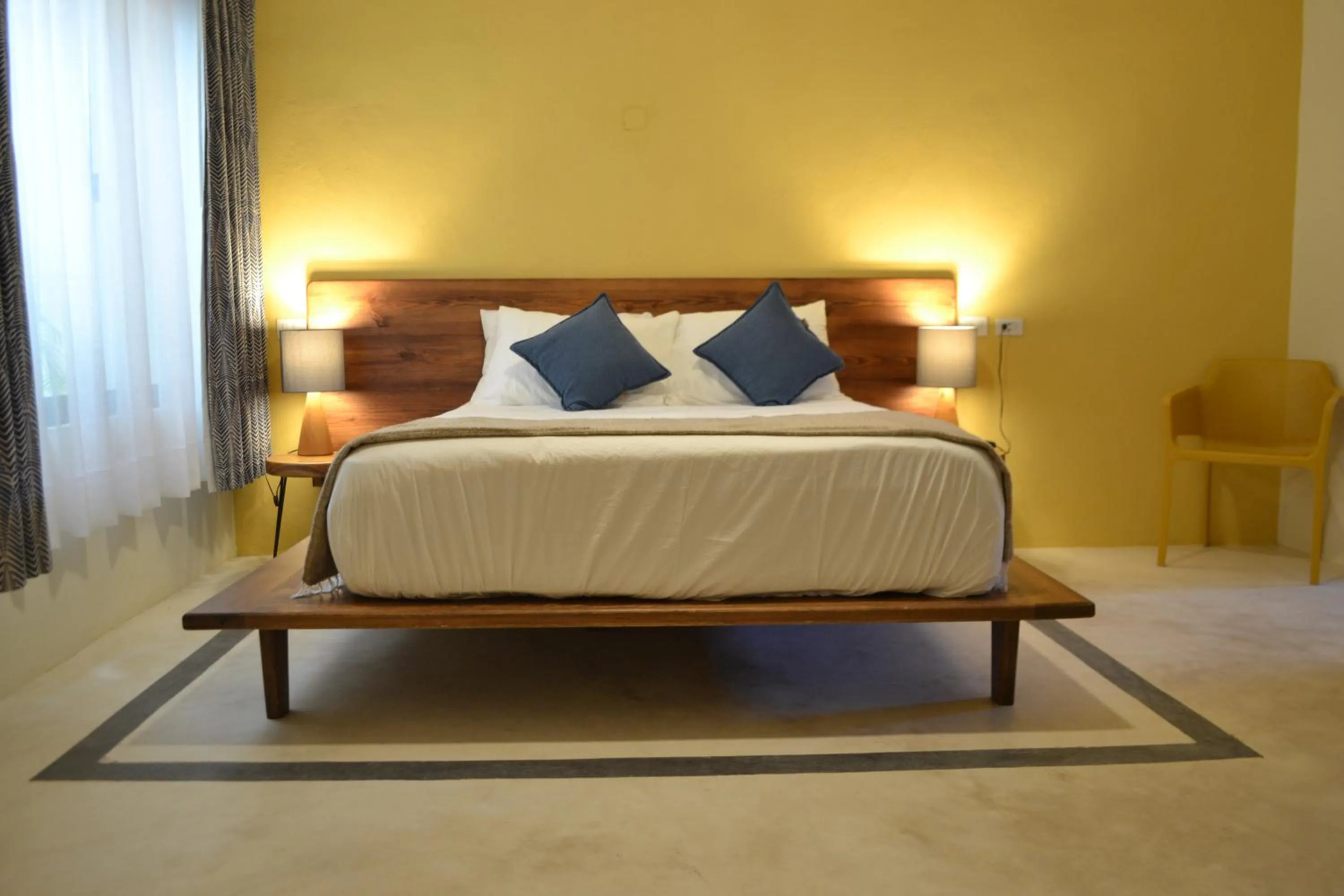 Photo of the whole room, Bed in AURORA