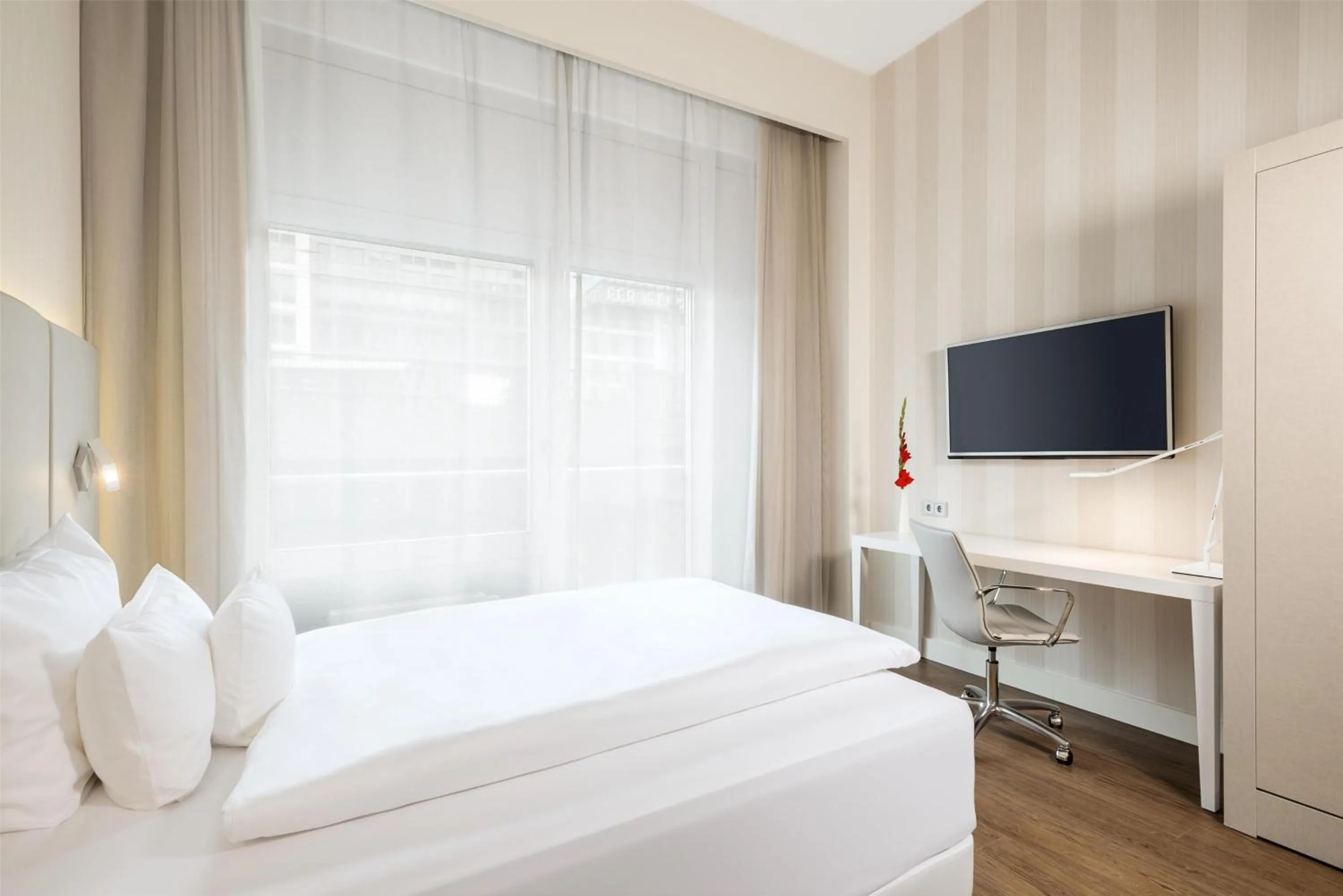 Bedroom, Bed in NH Collection Berlin Mitte Friedrichstrasse