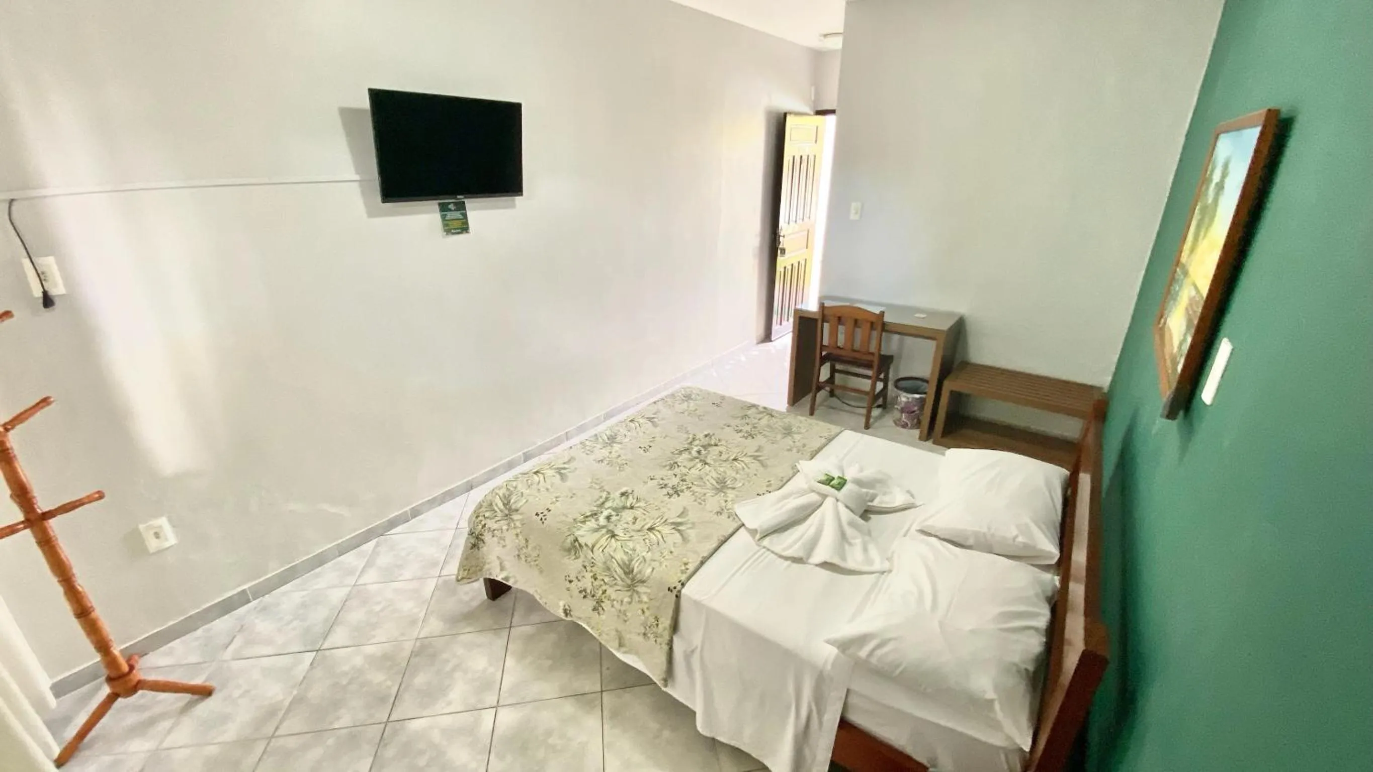 Photo of the whole room, Bed in EcoVila-Zen Bougainville - Hotel Pousada