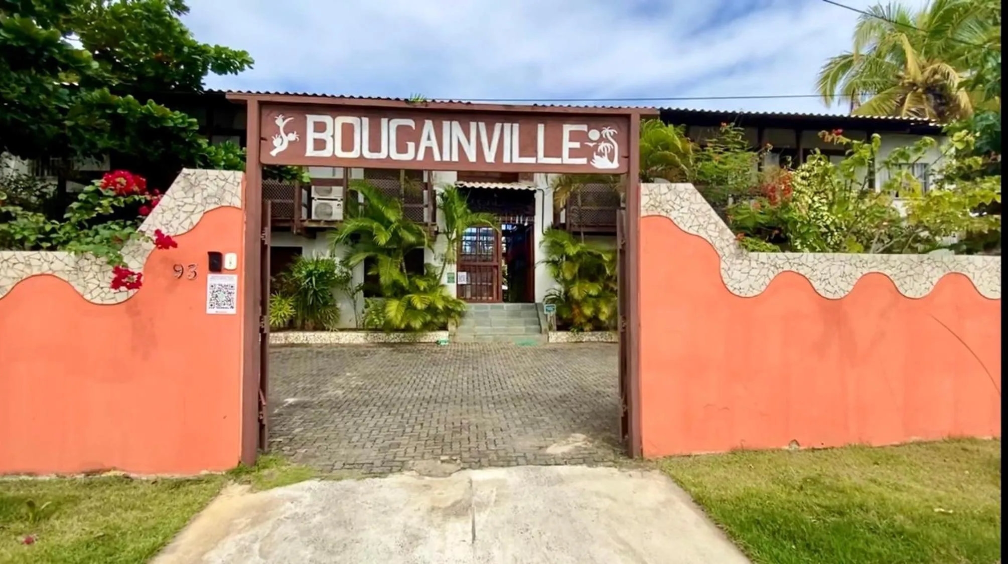 Facade/entrance in EcoVila-Zen Bougainville - Hotel Pousada