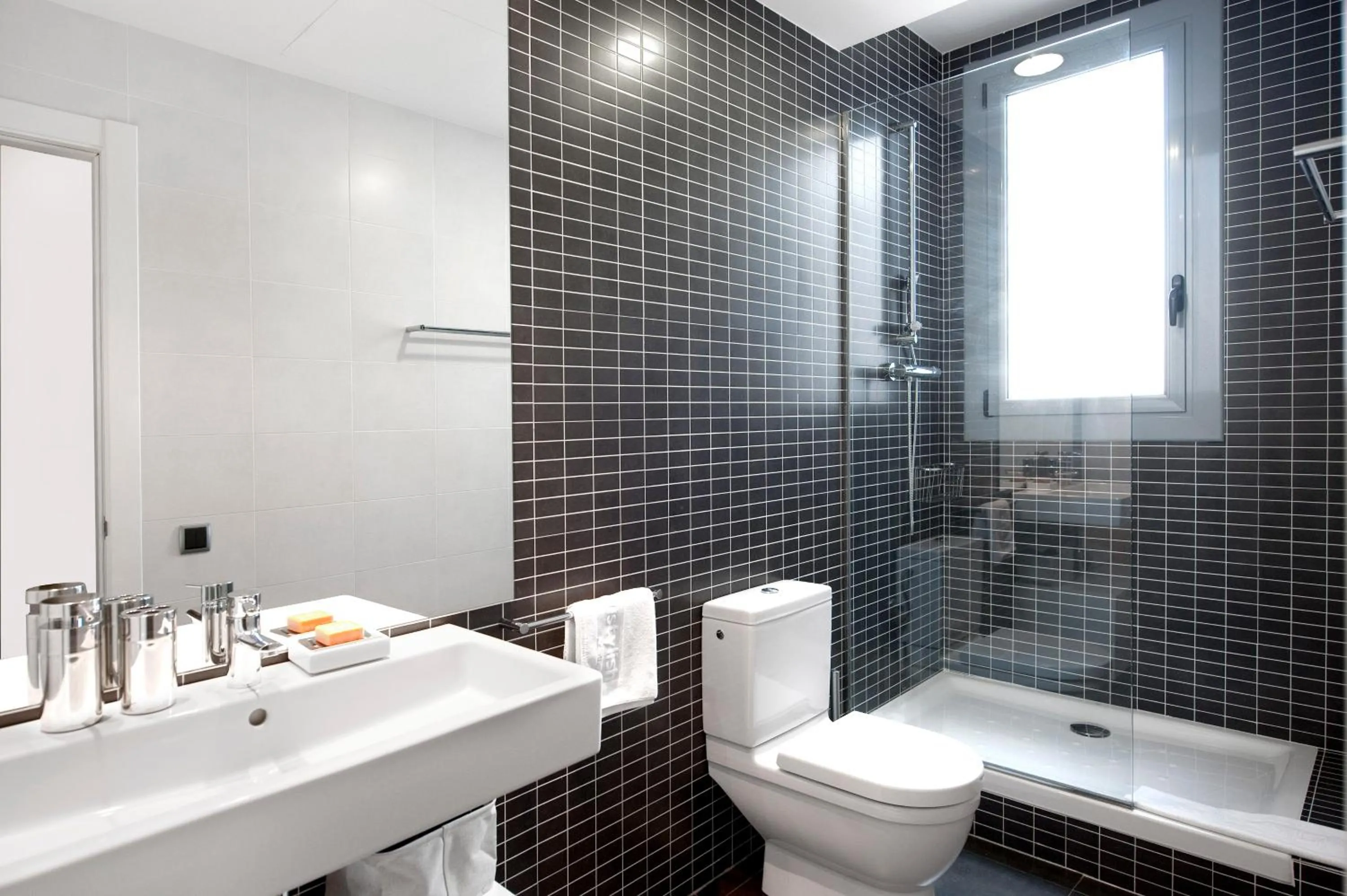 Bathroom in You Stylish El Born Apartments