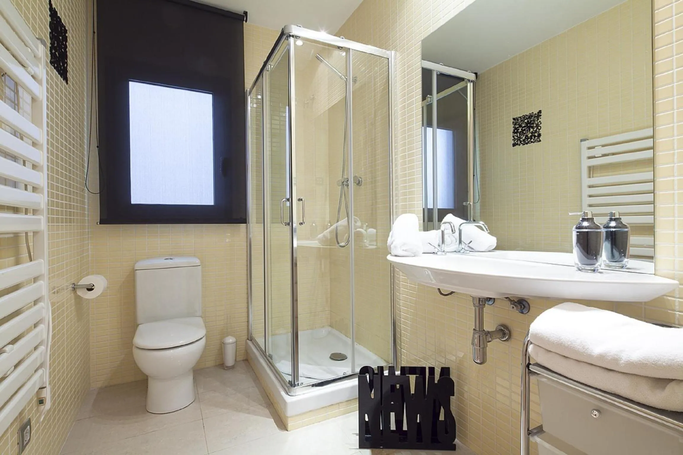 Bathroom in You Stylish El Born Apartments
