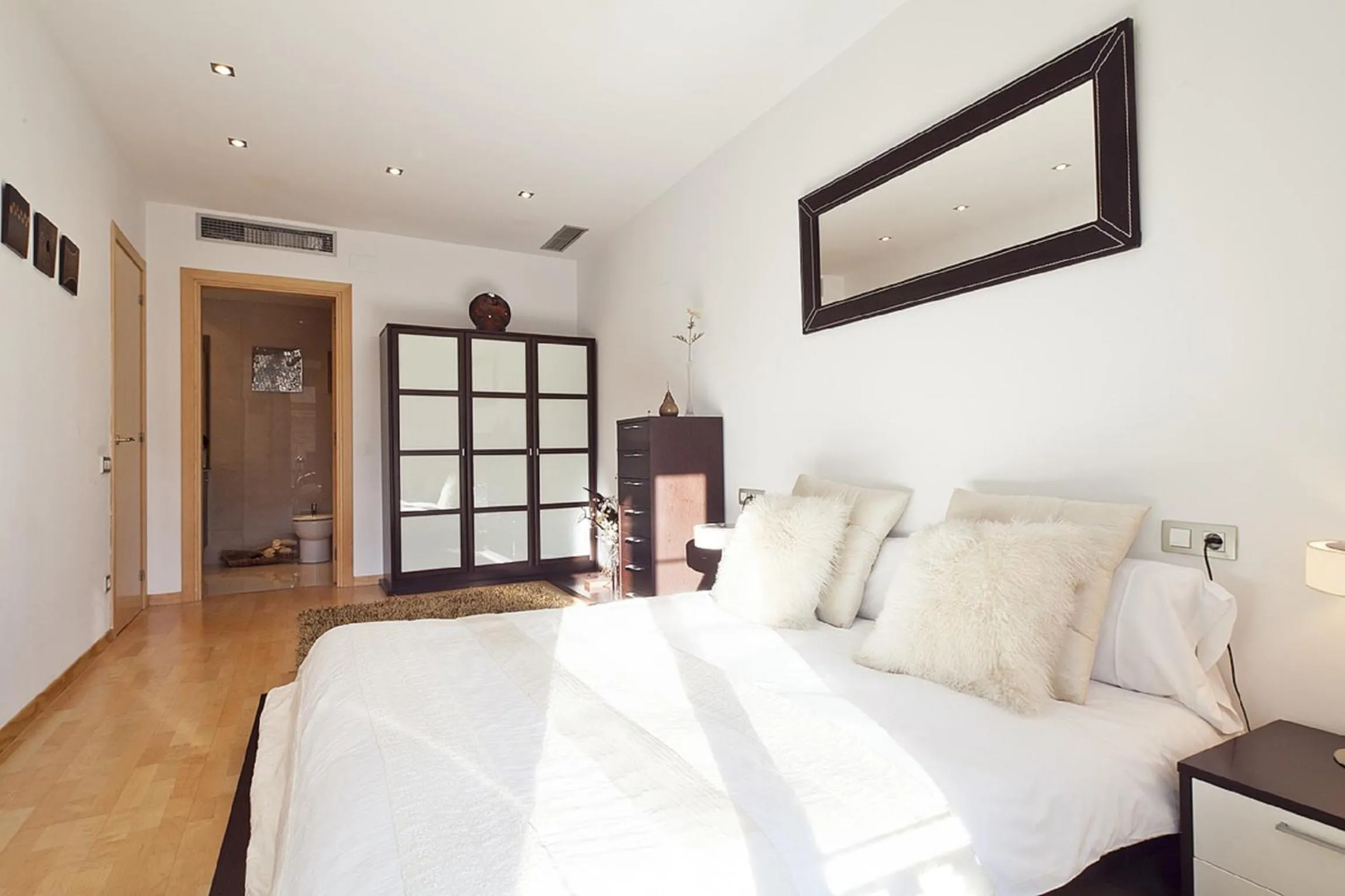 Bedroom, Bed in You Stylish El Born Apartments