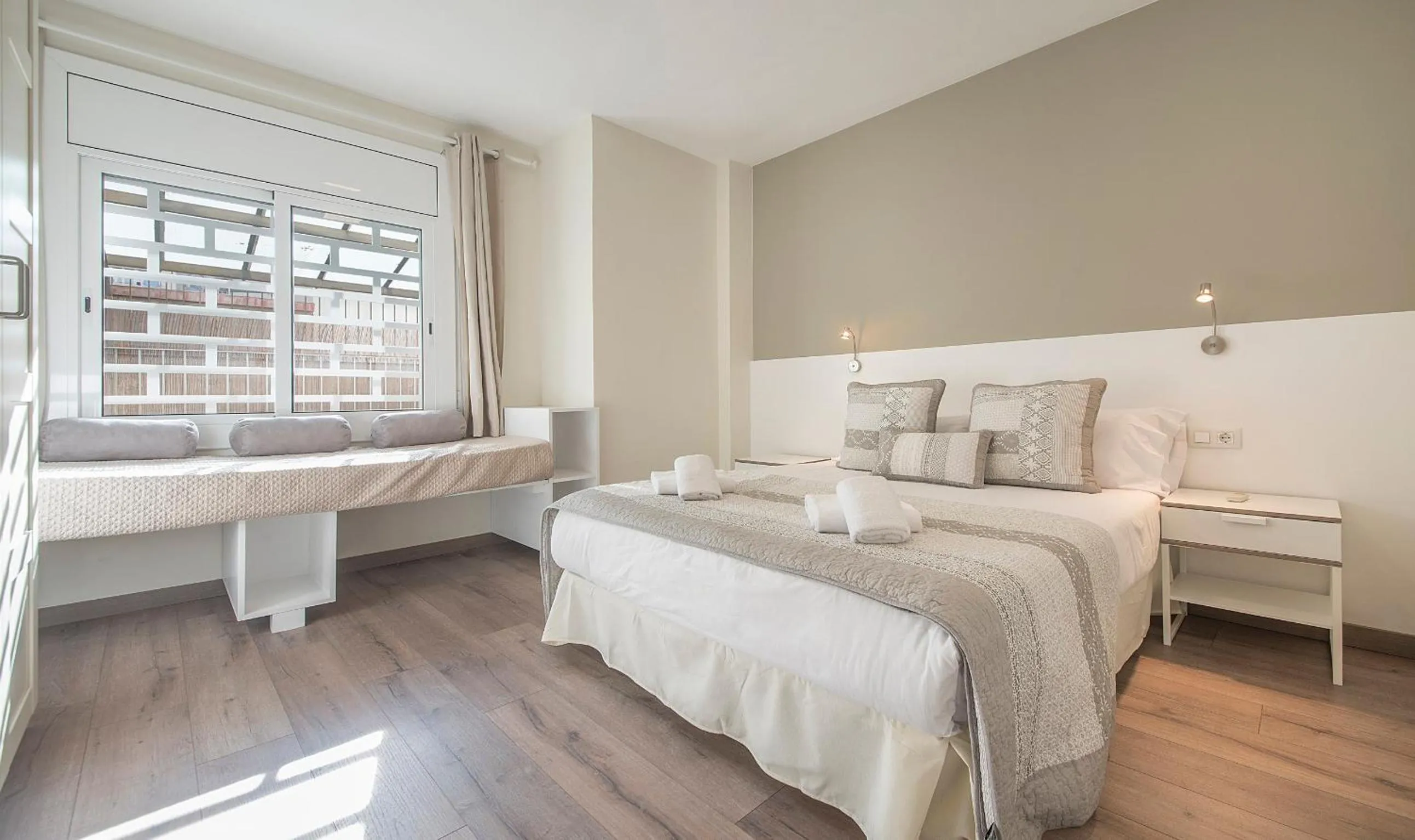 Bedroom, Bed in You Stylish El Born Apartments