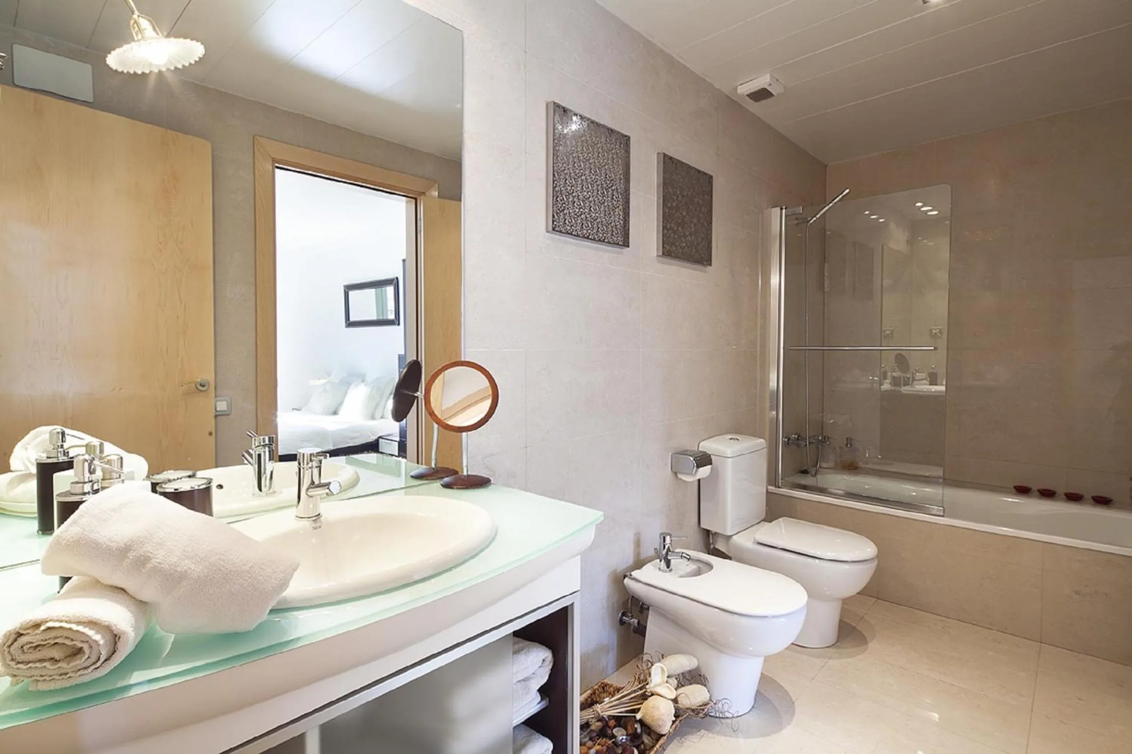 Bathroom in You Stylish El Born Apartments