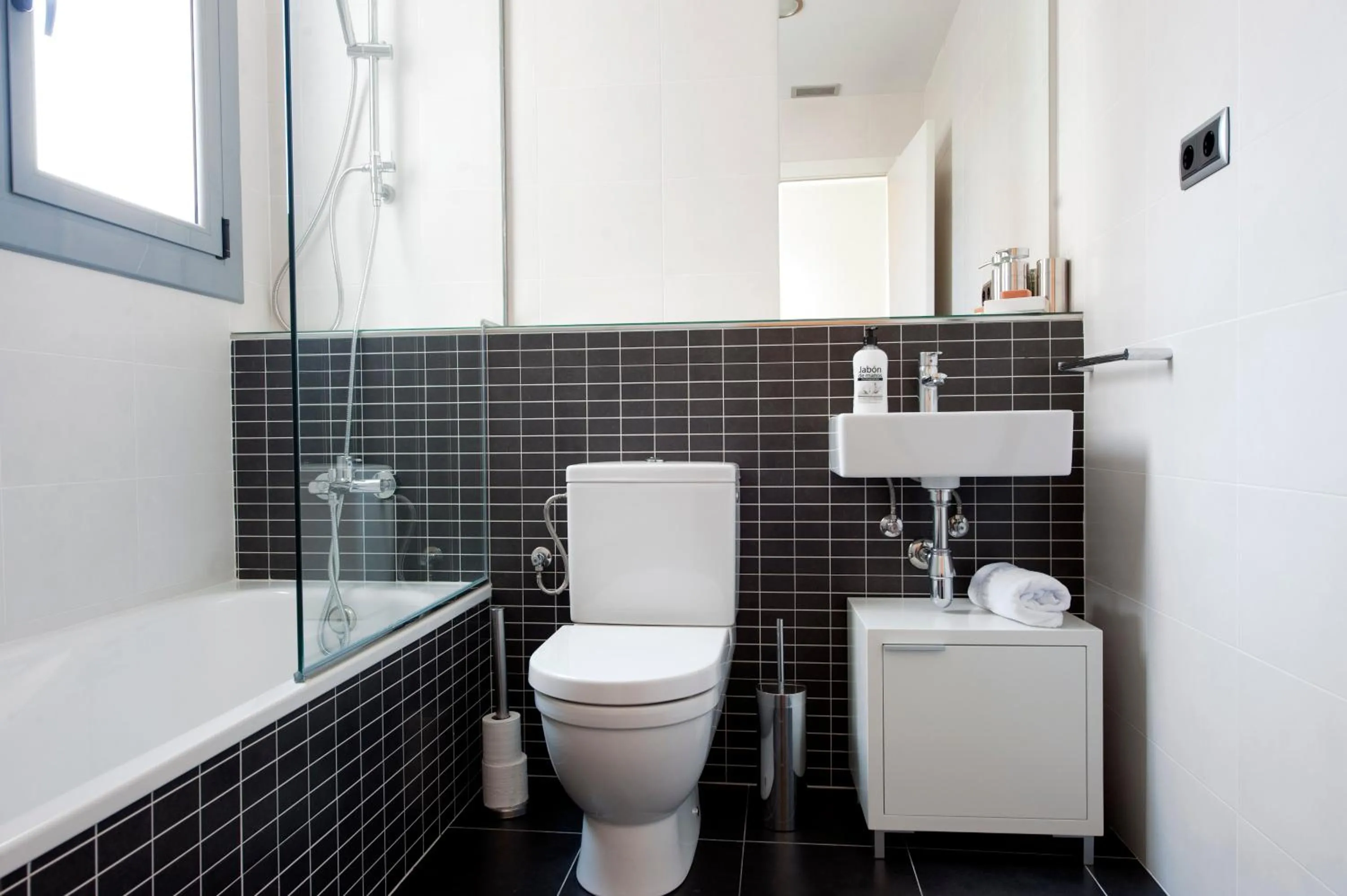 Bathroom in You Stylish El Born Apartments