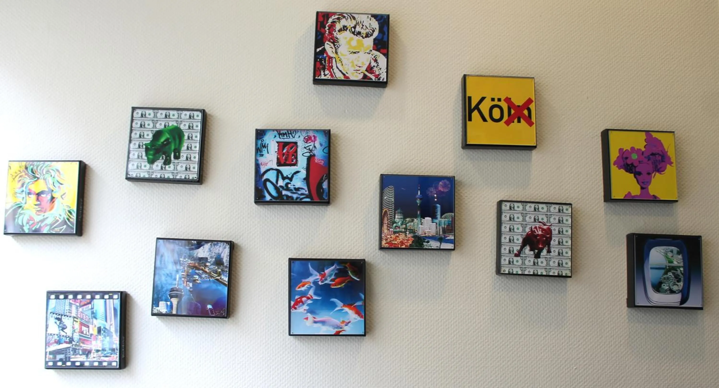 Decorative detail in Monopol Hotel