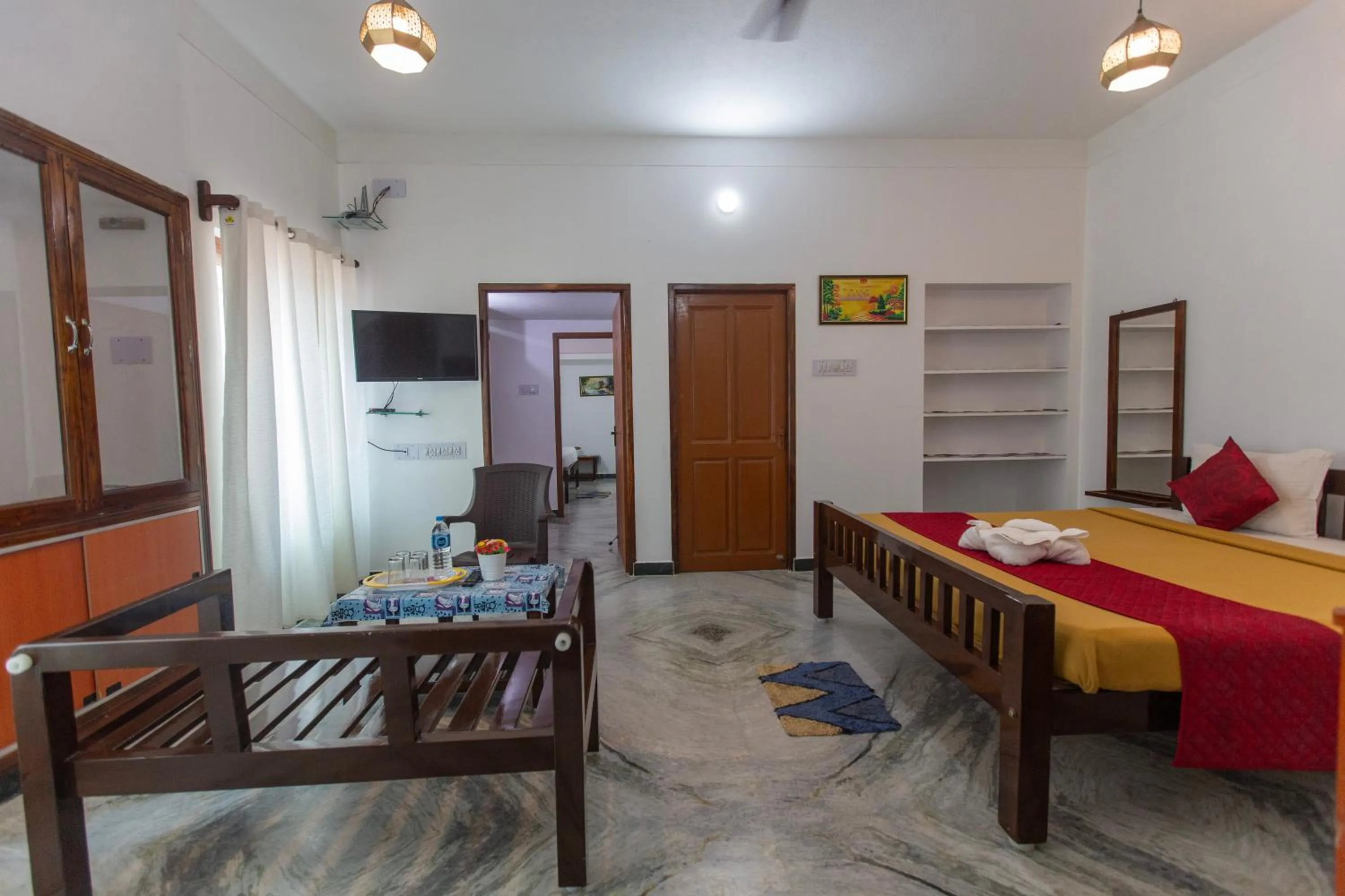 TV and multimedia, Bed in Sunflower Villa