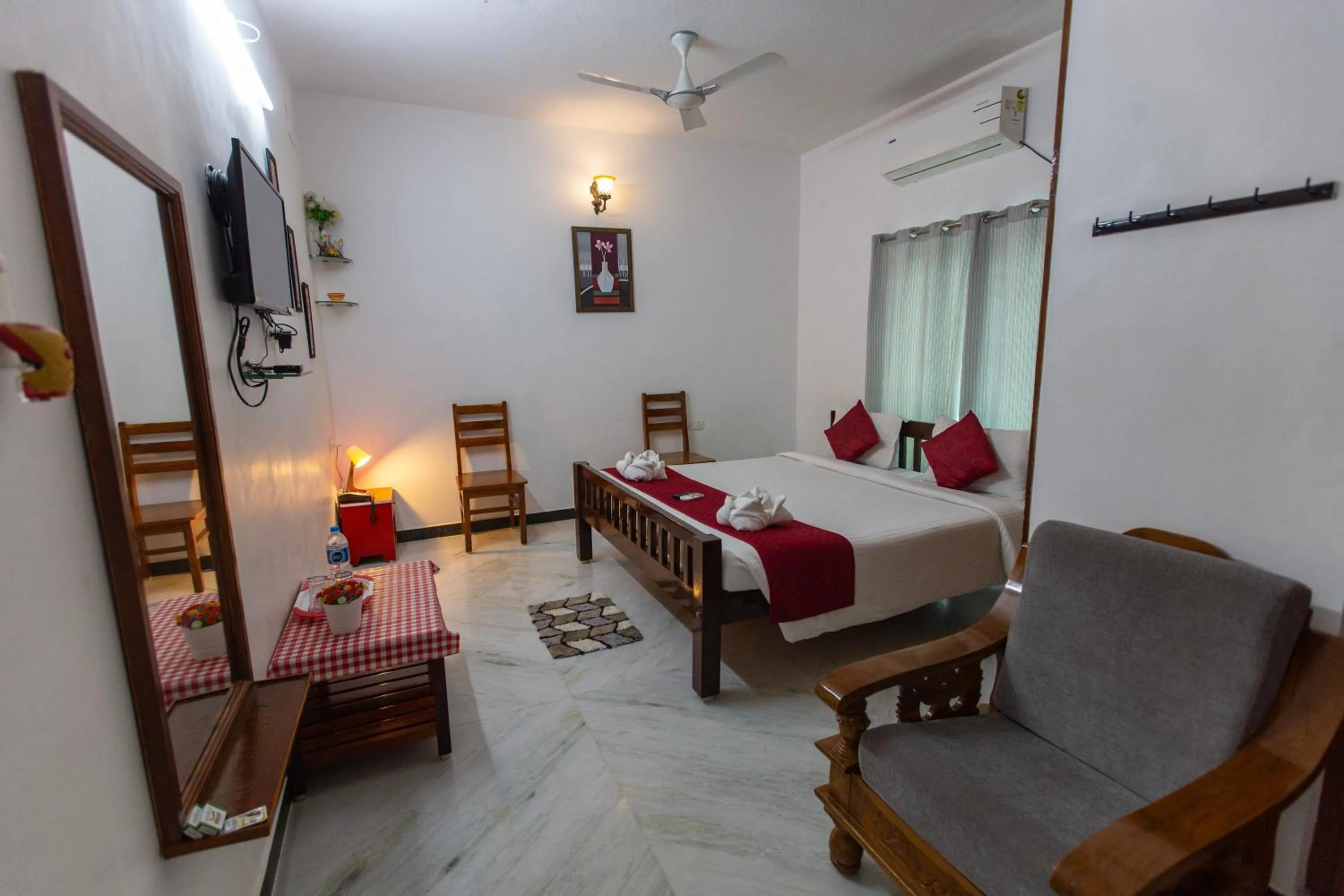 Bedroom, Bed in Sunflower Villa
