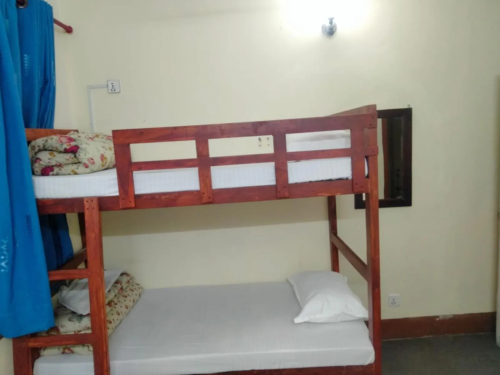 Bed in hotel Backpackers inn