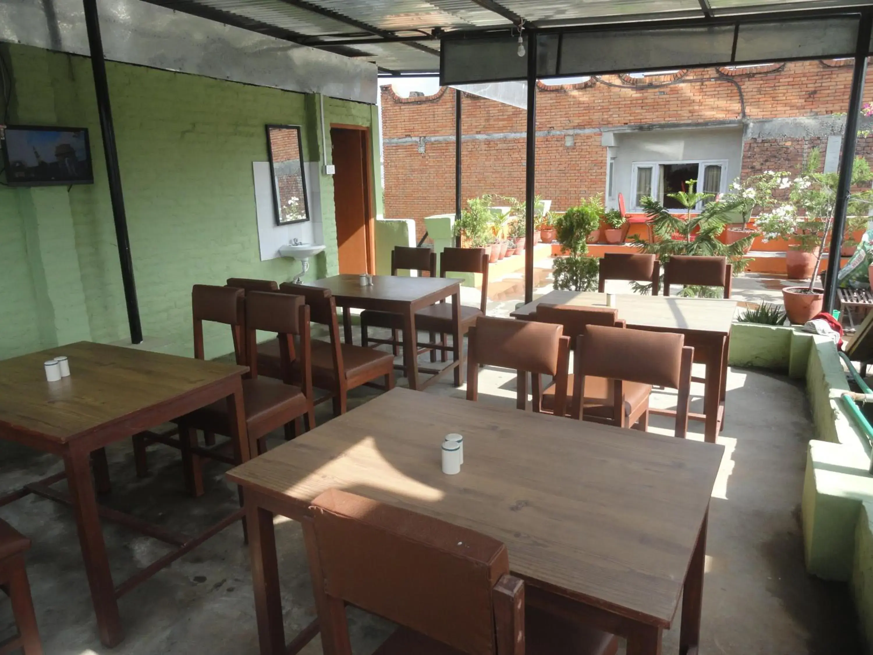 Restaurant/places to eat in hotel Backpackers inn Restaurant/places to eat in hotel Backpackers inn
