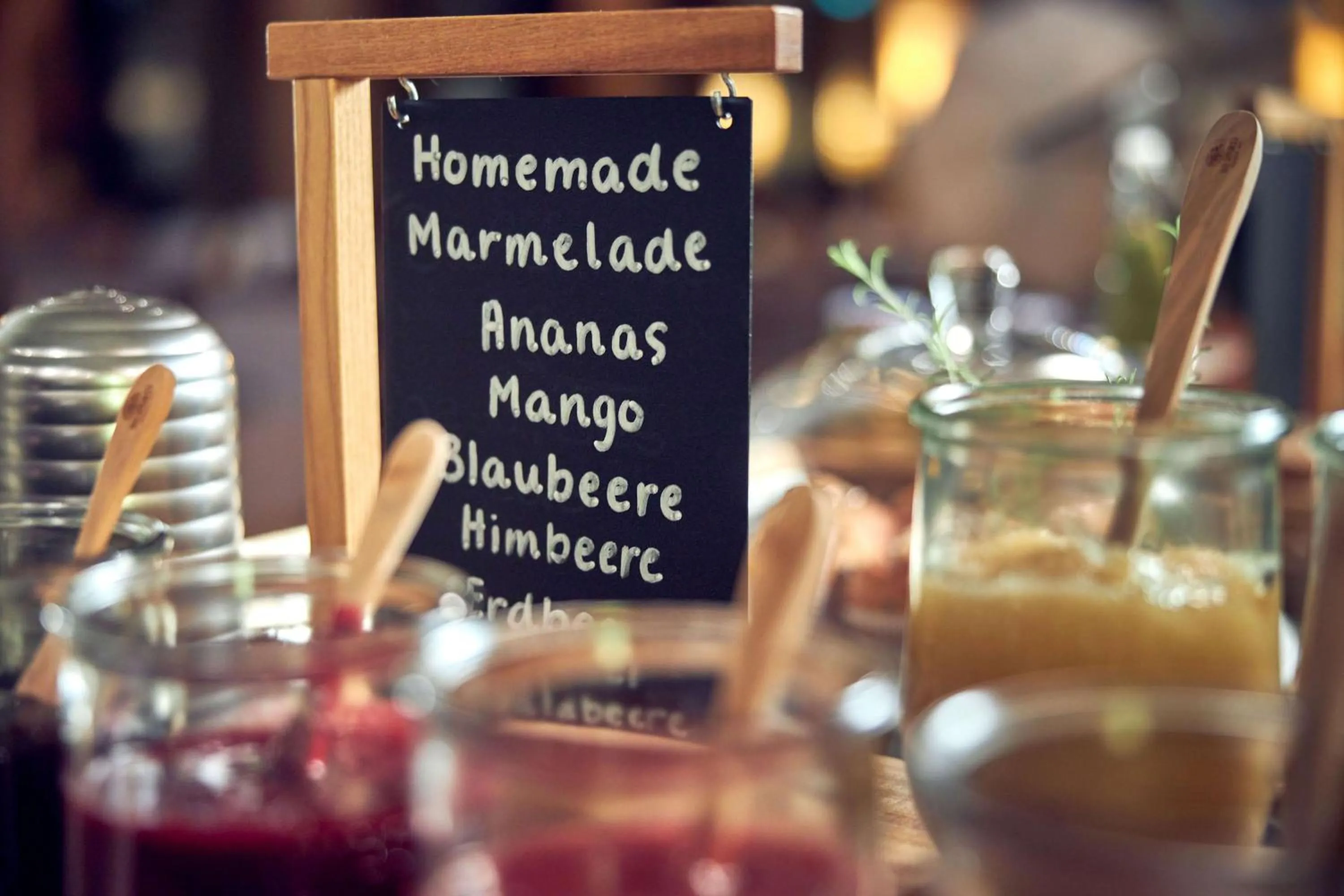 Restaurant/places to eat in Wasserturm Hotel Cologne, Curio Collection by Hilton