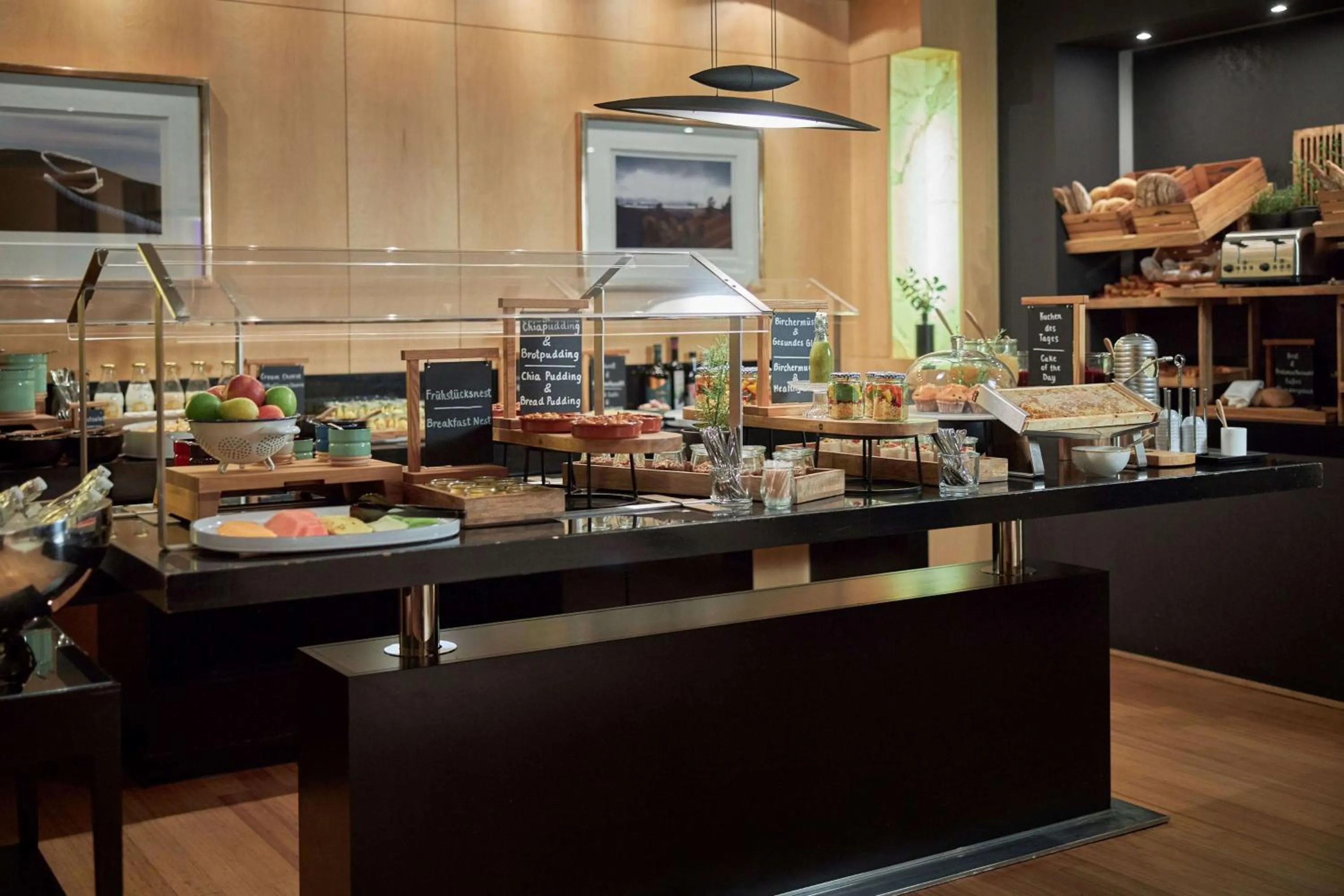 Restaurant/places to eat in Wasserturm Hotel Cologne, Curio Collection by Hilton