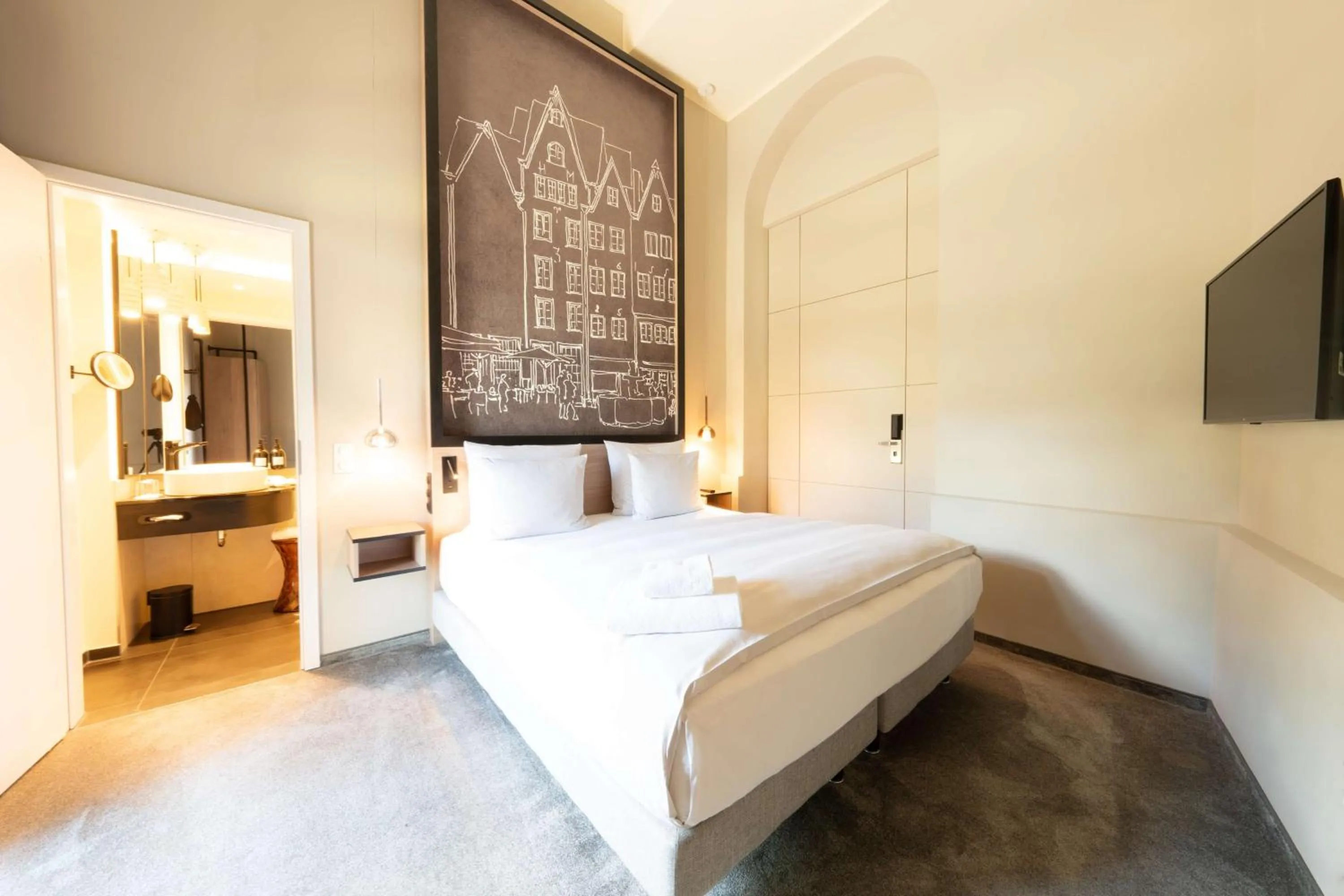 Bed in Wasserturm Hotel Cologne, Curio Collection by Hilton