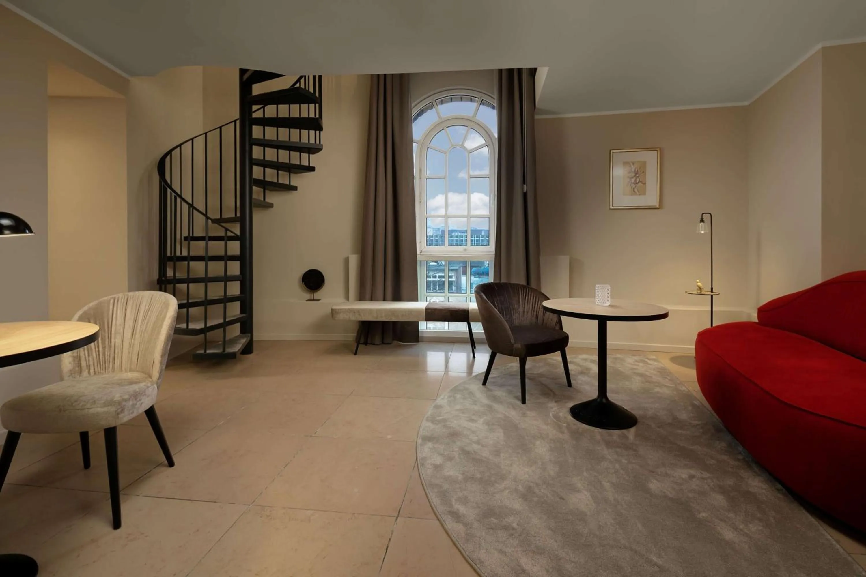 Living room in Wasserturm Hotel Cologne, Curio Collection by Hilton