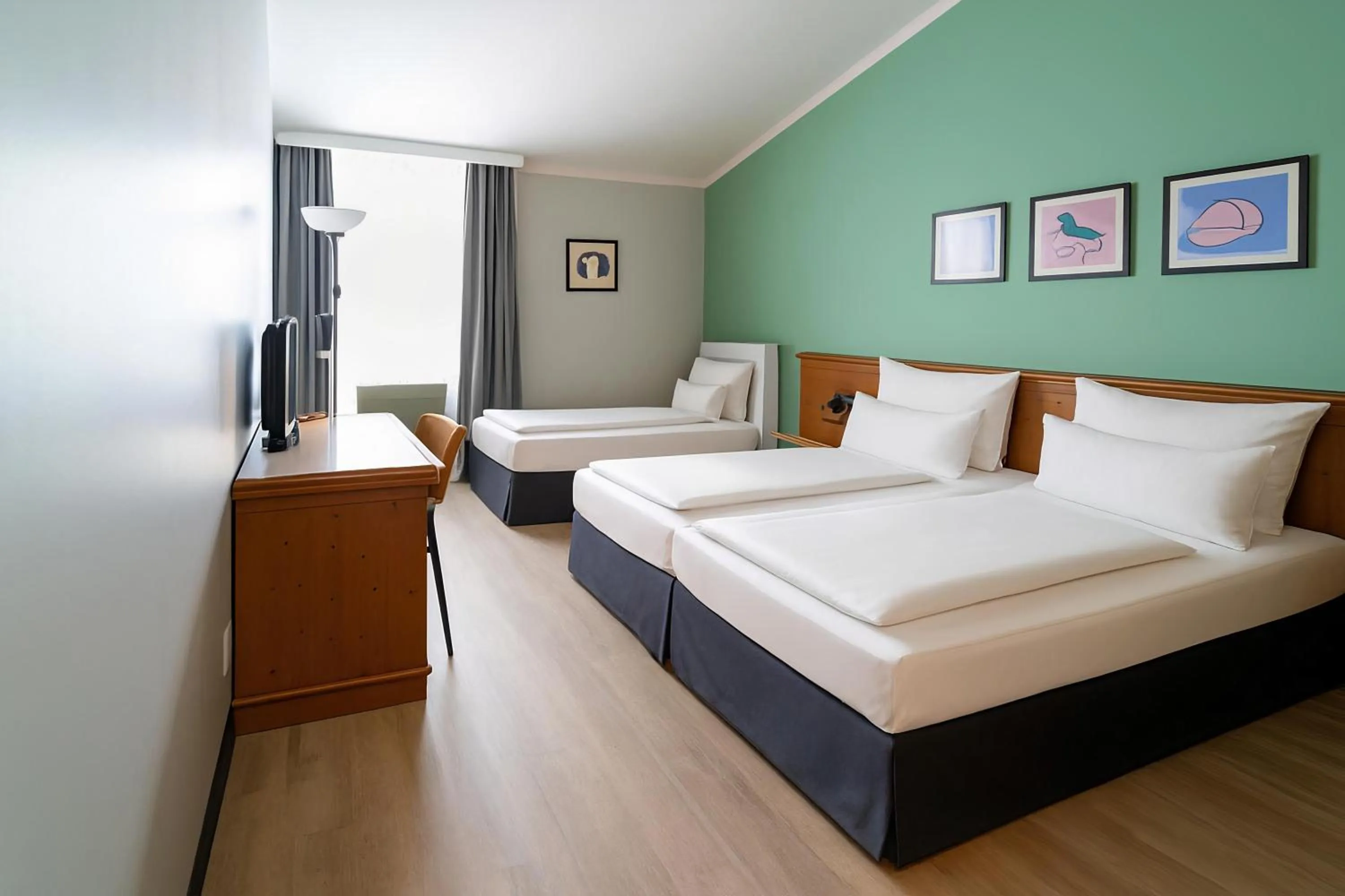 Bed in Garner Hotel Munich - Messe by IHG