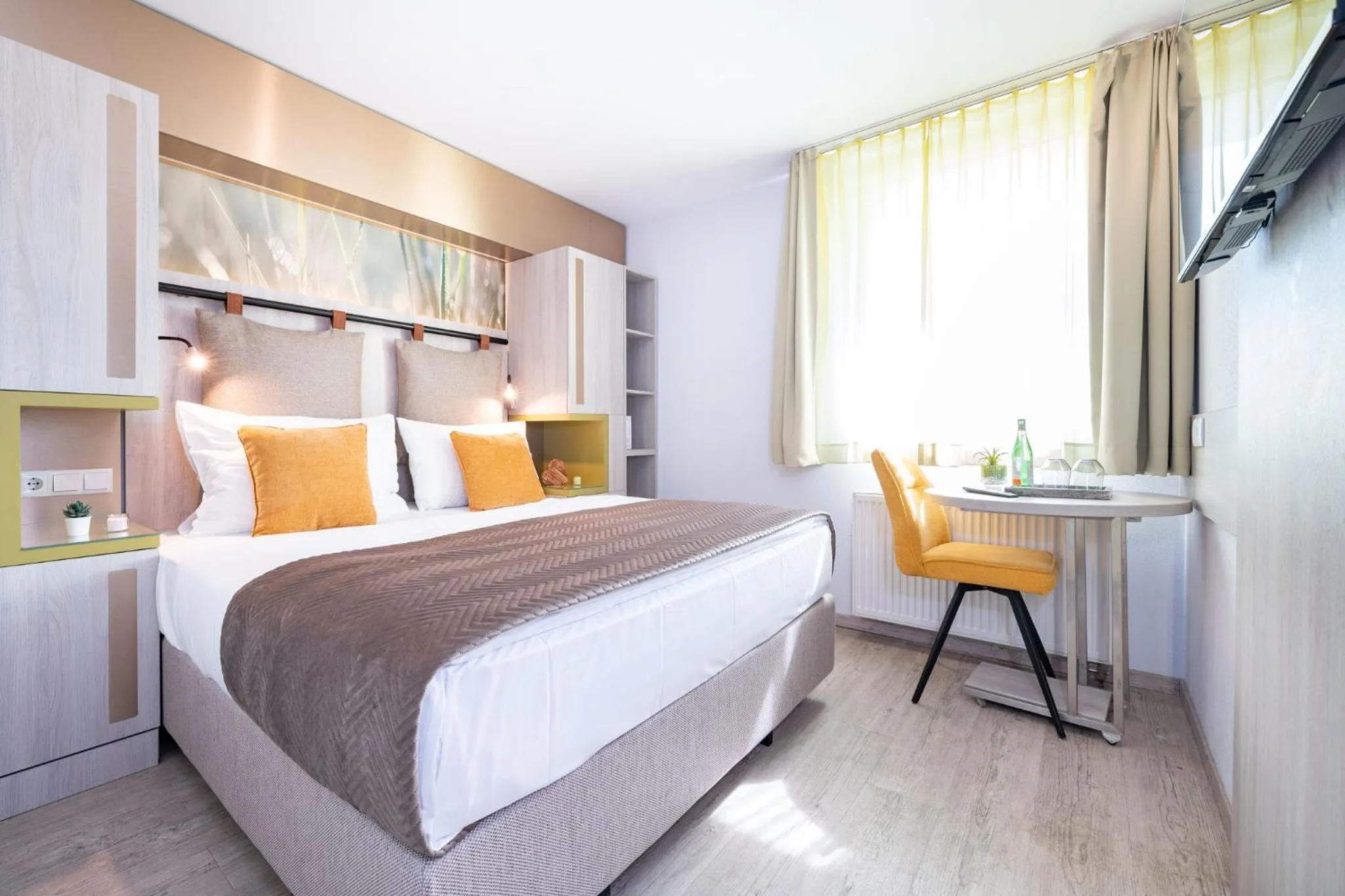 Photo of the whole room, Bed in HOTEL Am Spichernplatz