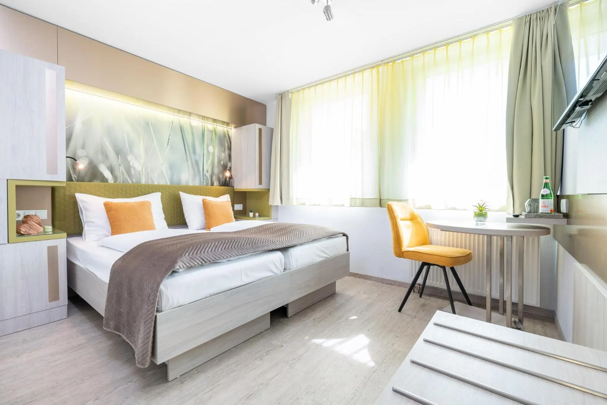 Photo of the whole room, Bed in HOTEL Am Spichernplatz