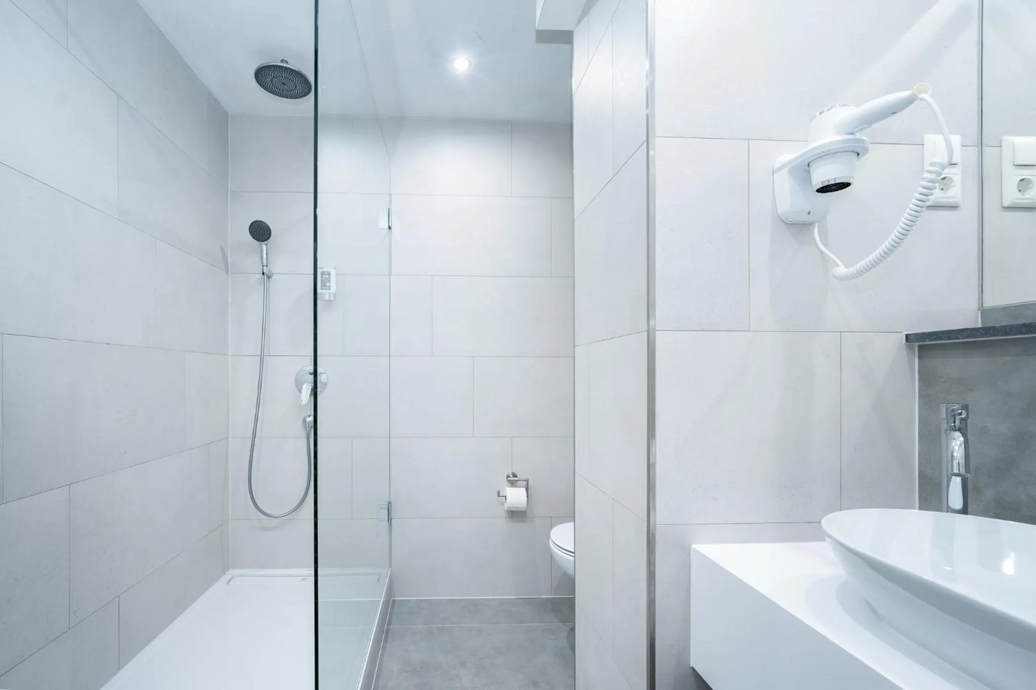 Shower in HOTEL Am Spichernplatz