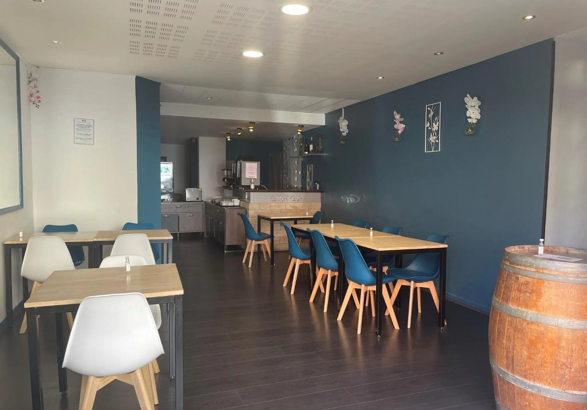 Restaurant/places to eat in Logis Hôtel Castel de Mirambel