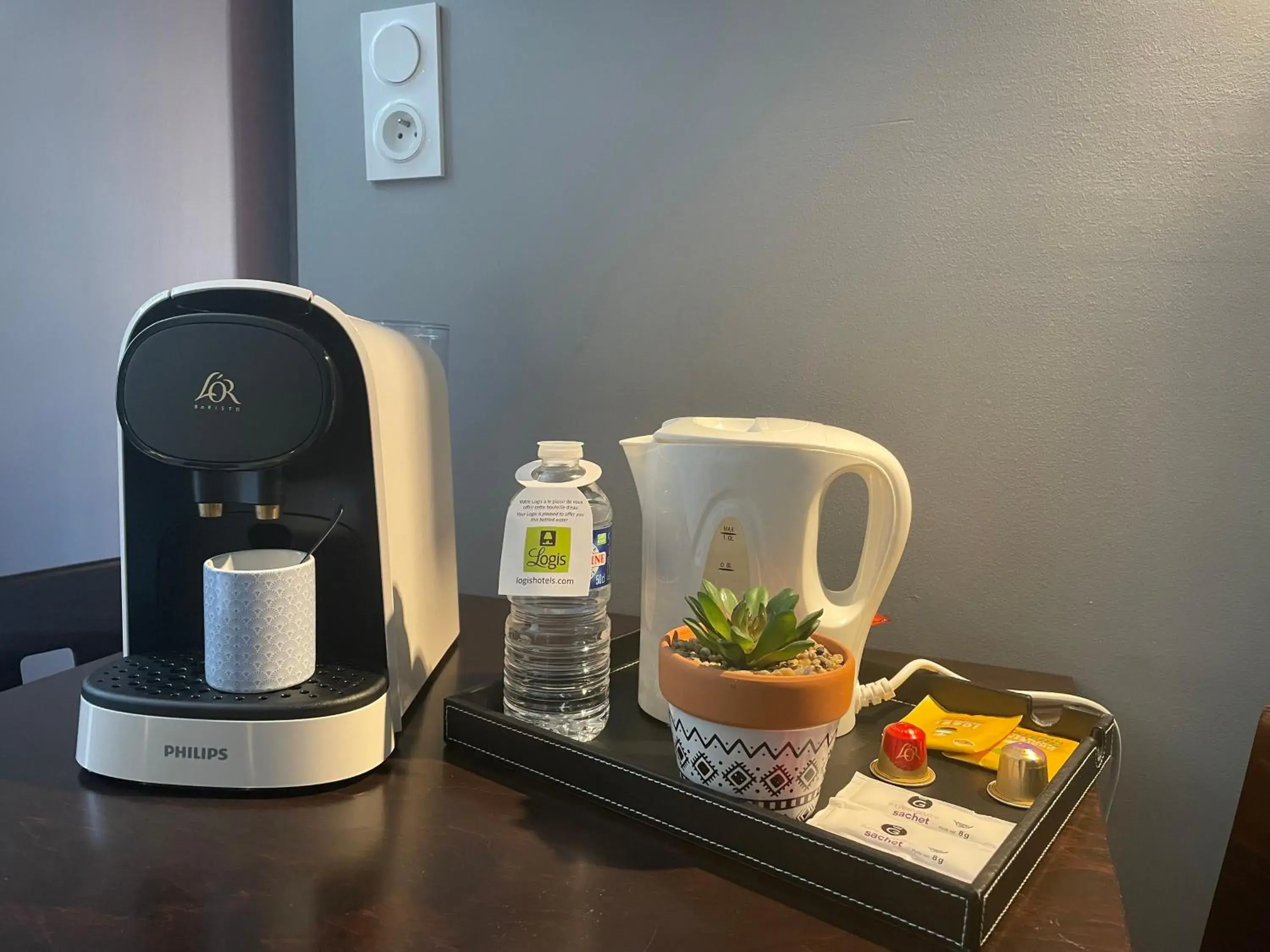 Twin Room in Logis Hôtel Castel de Mirambel Twin Room in Logis Hôtel Castel de Mirambel