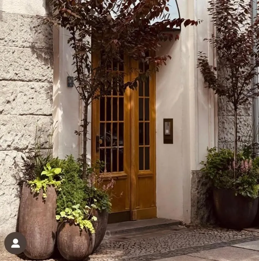 Property building in Hotel Elba am Kurfürstendamm - Design Chambers