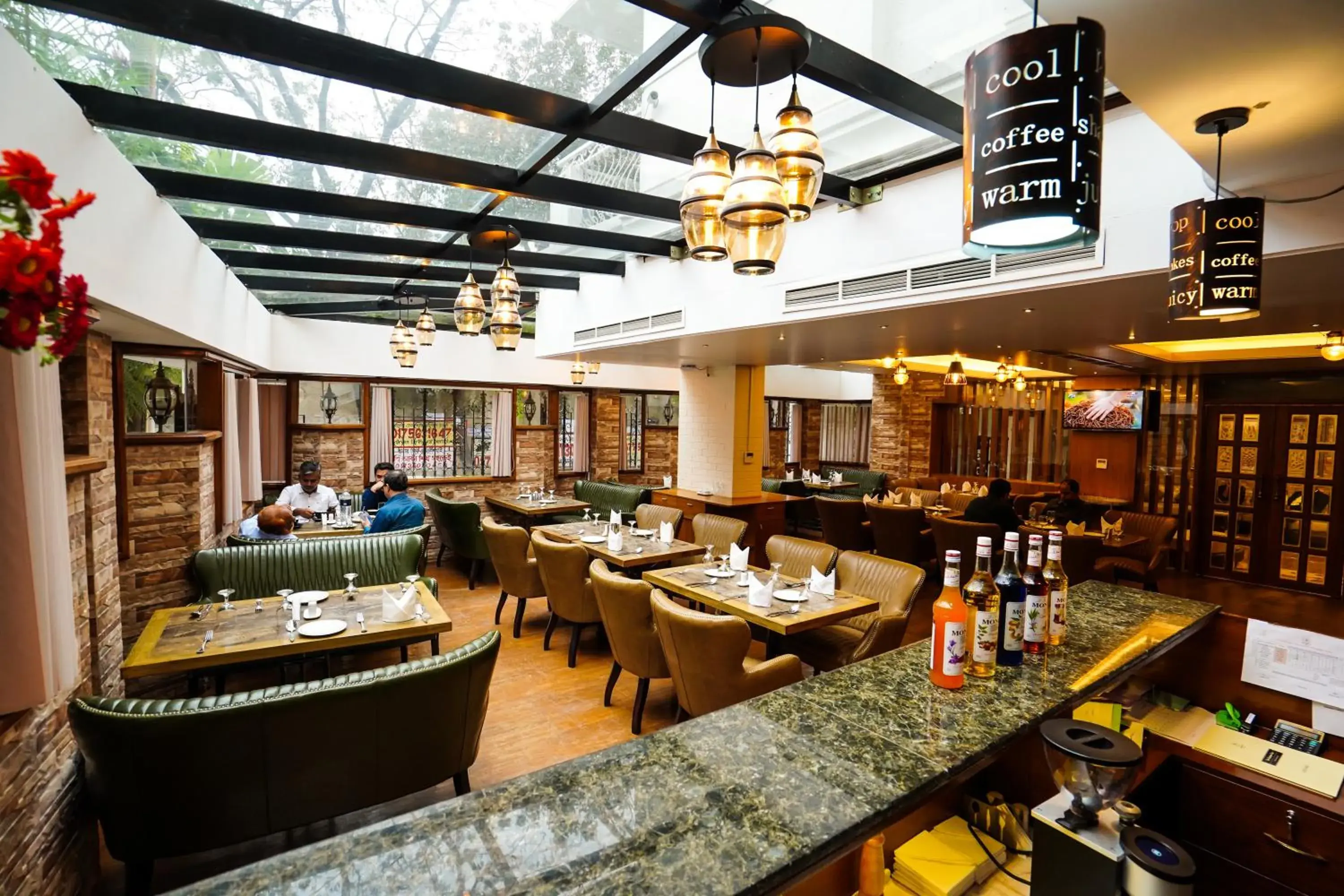 Restaurant/places to eat in Shinepukur Suites Restaurant/places to eat in Shinepukur Suites