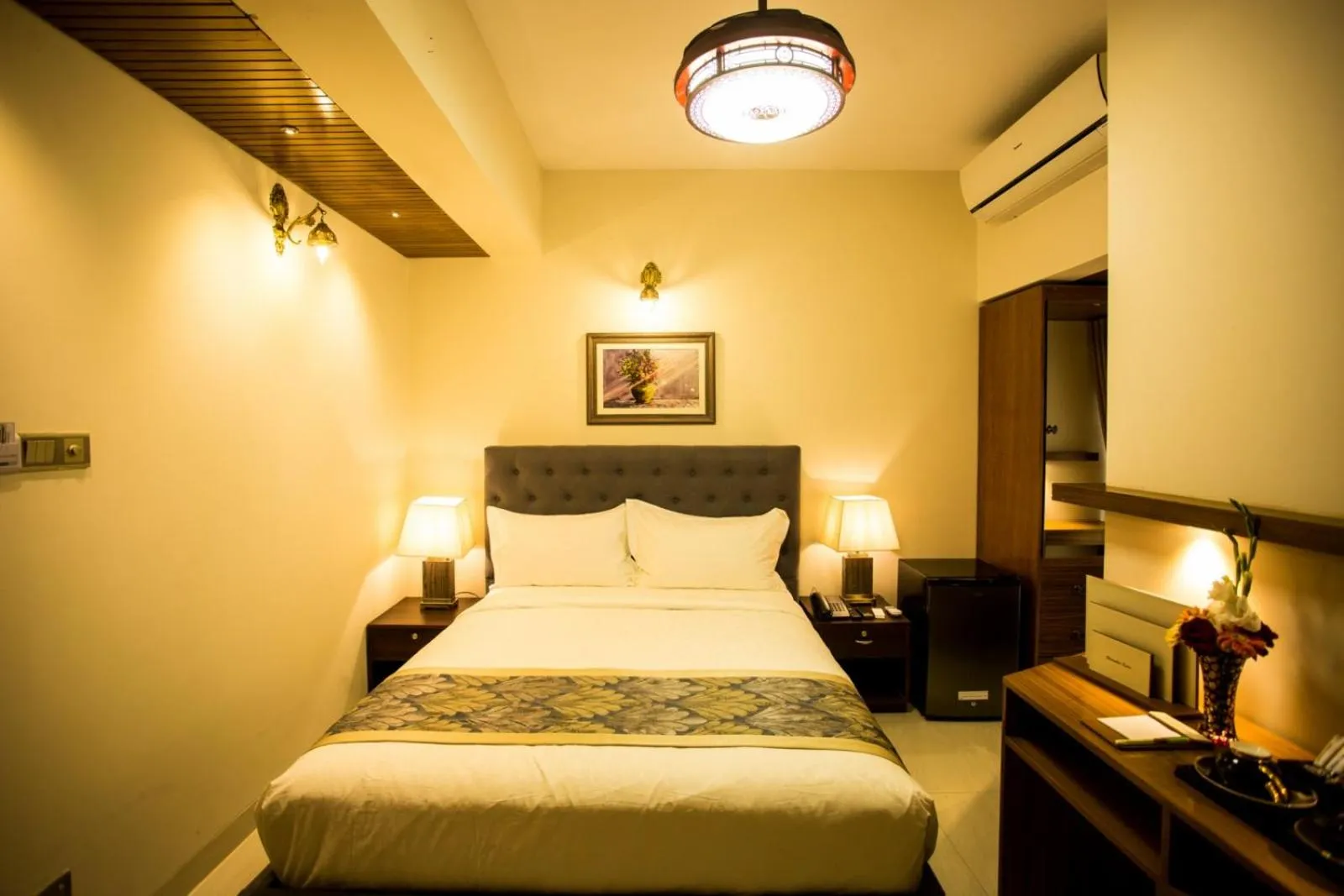 Bed in Shinepukur Suites