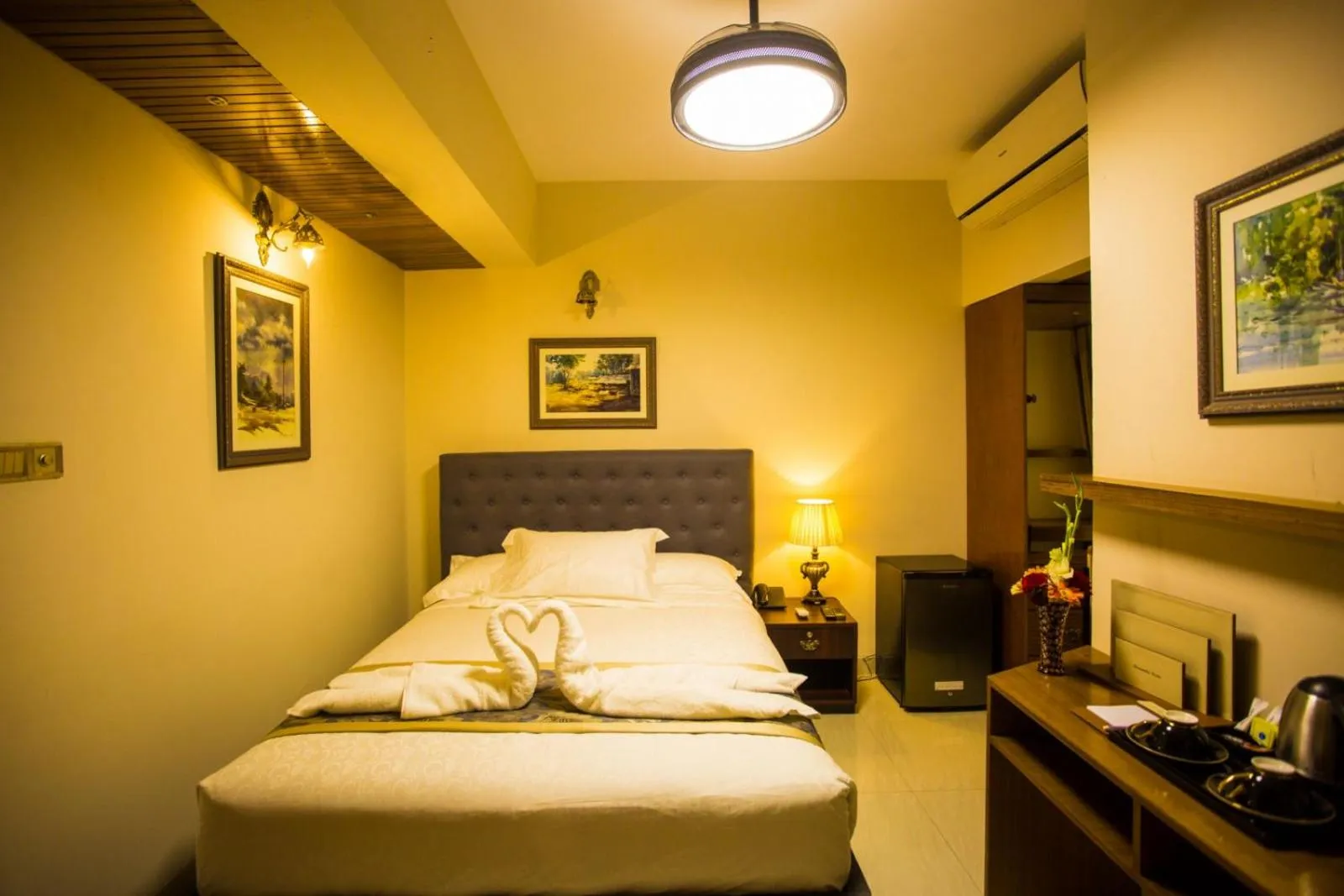 Bedroom, Bed in Shinepukur Suites