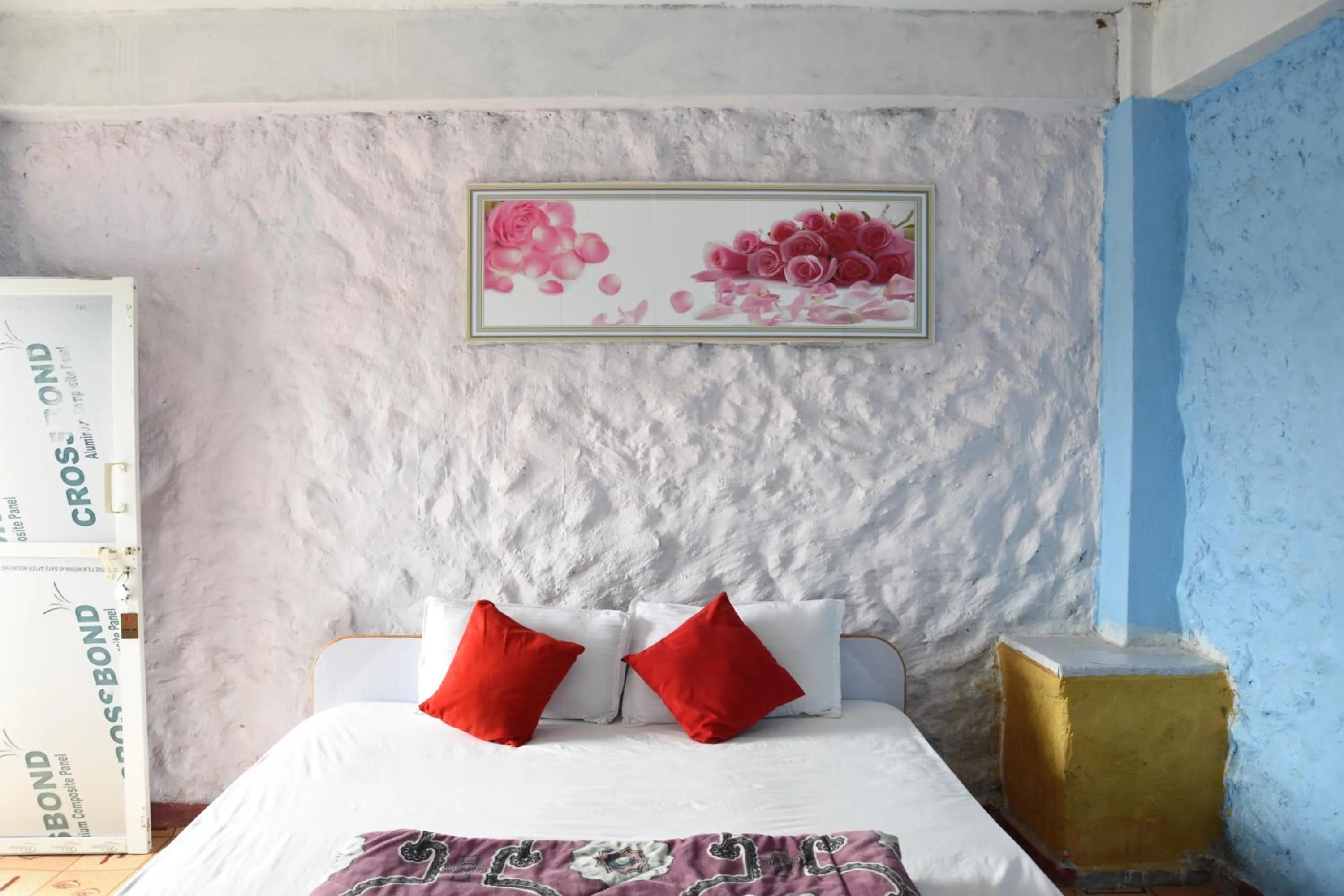 Bed in Hong Qi Hotel