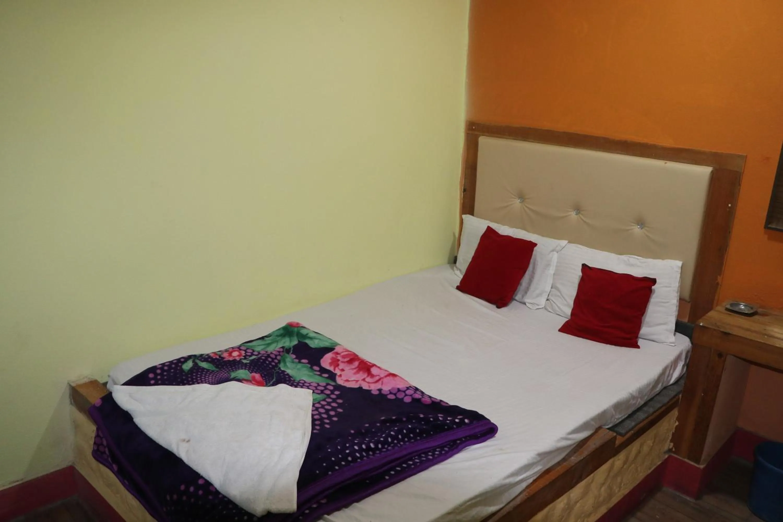 Bed in Hong Qi Hotel