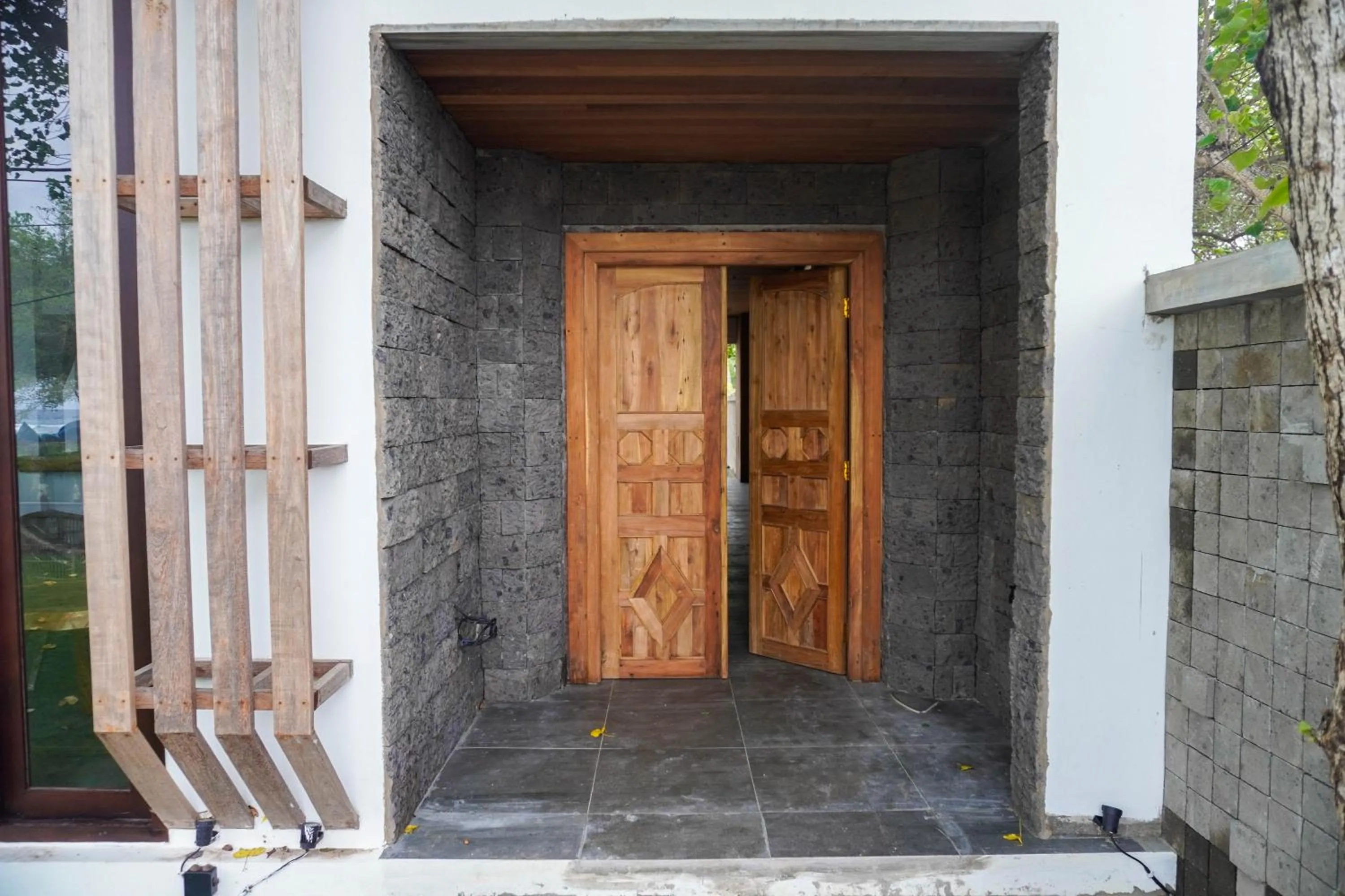 Facade/entrance in Nero North