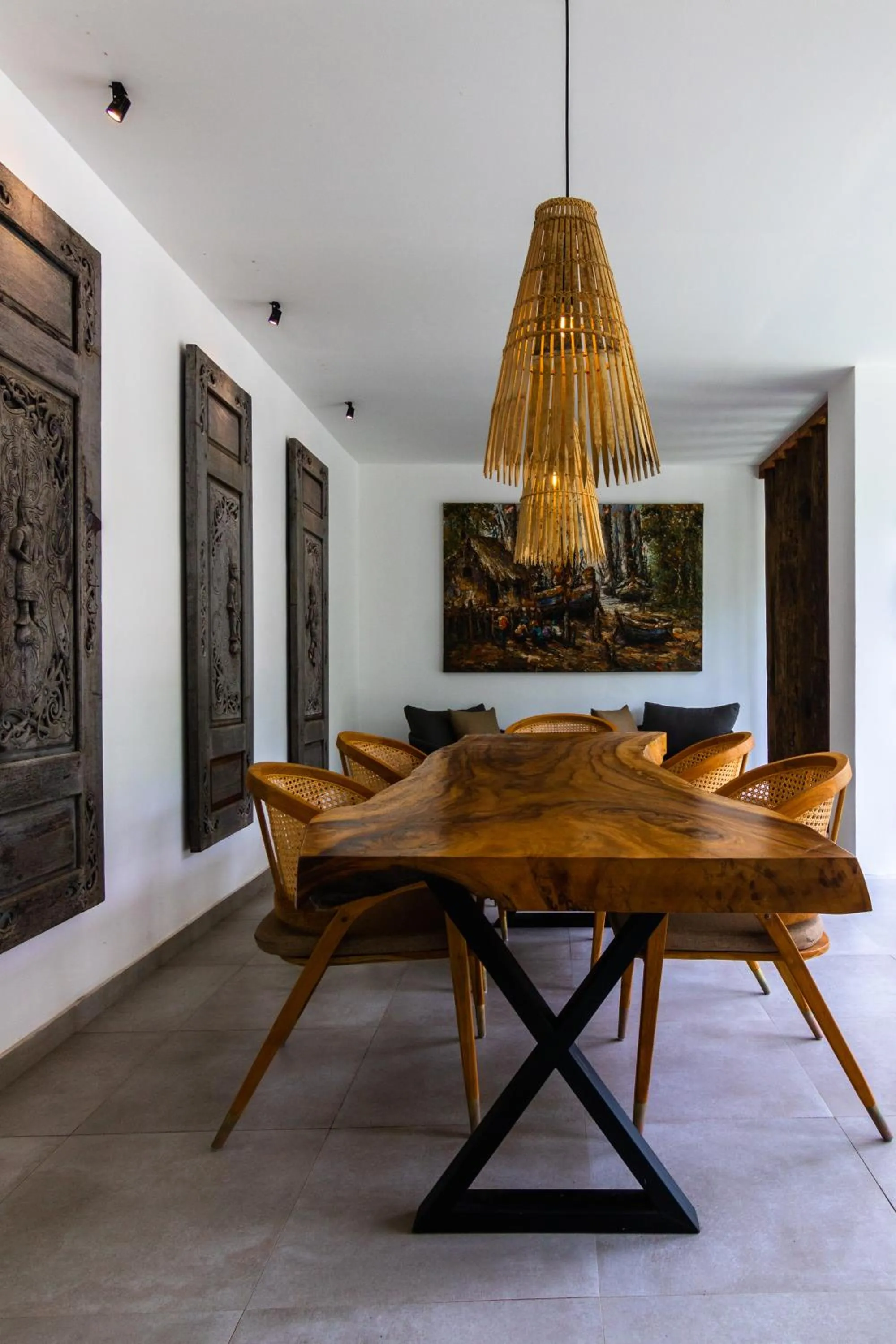 Dining area in Nero North