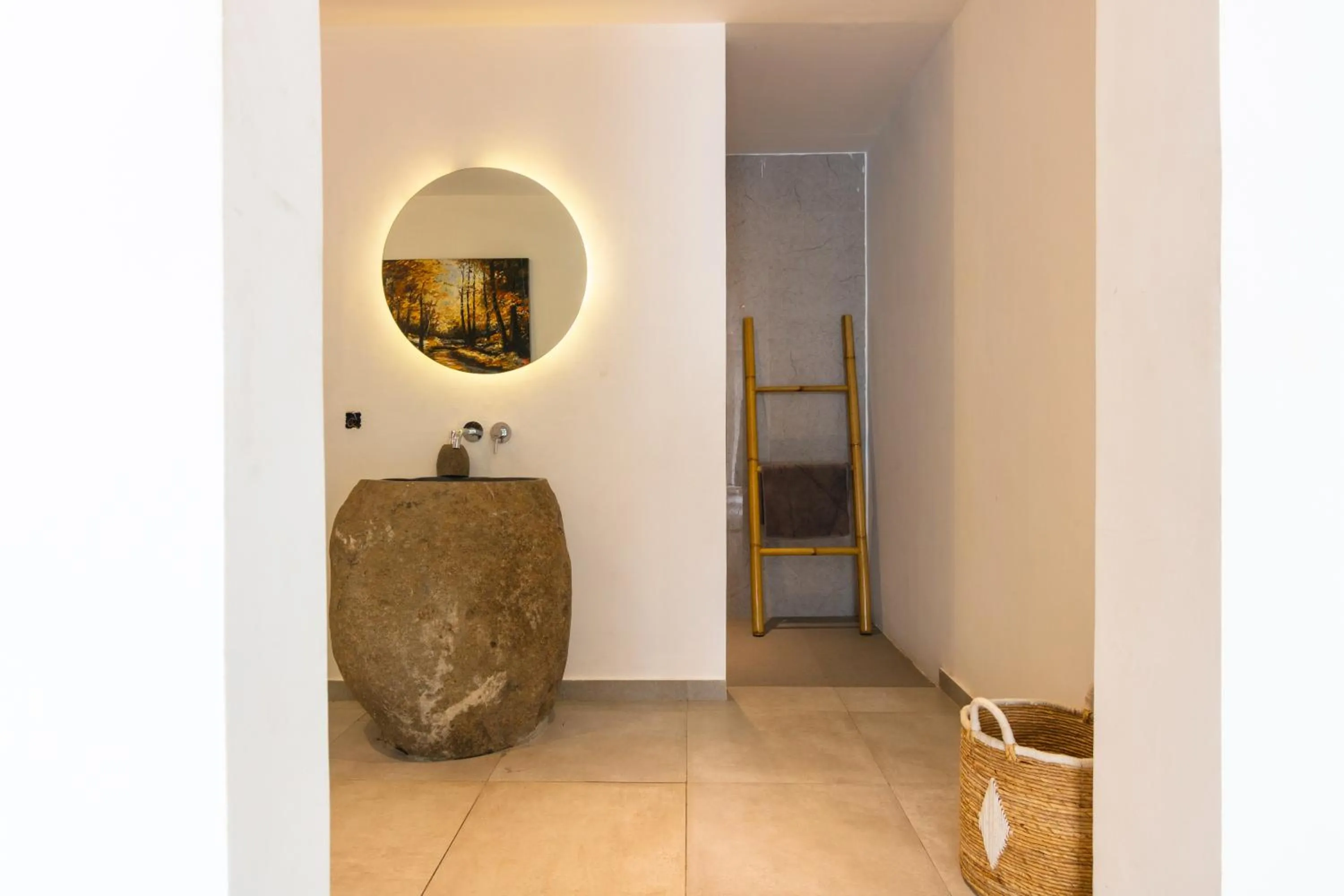 Bathroom in Nero North