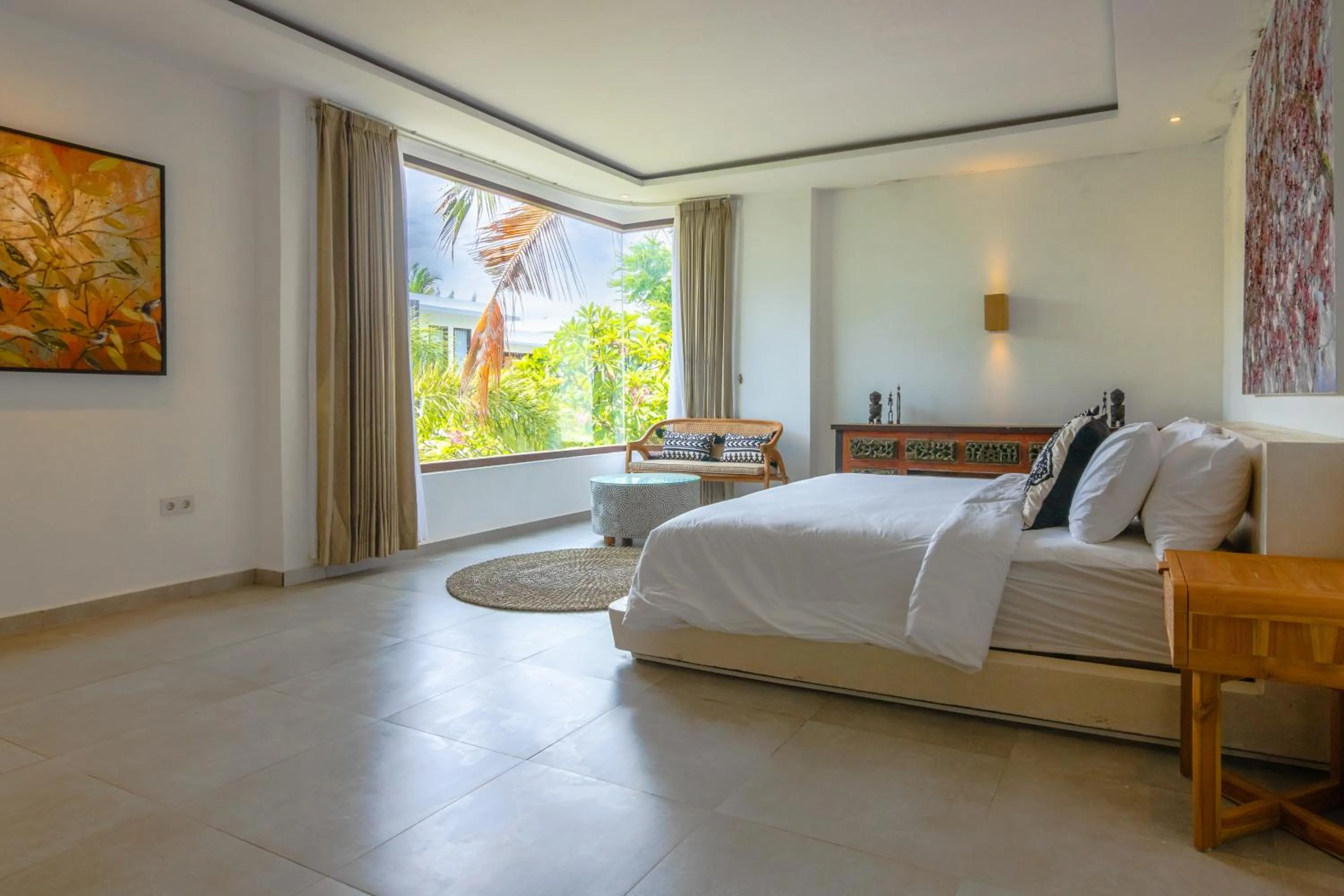 Bedroom, Bed in Nero North