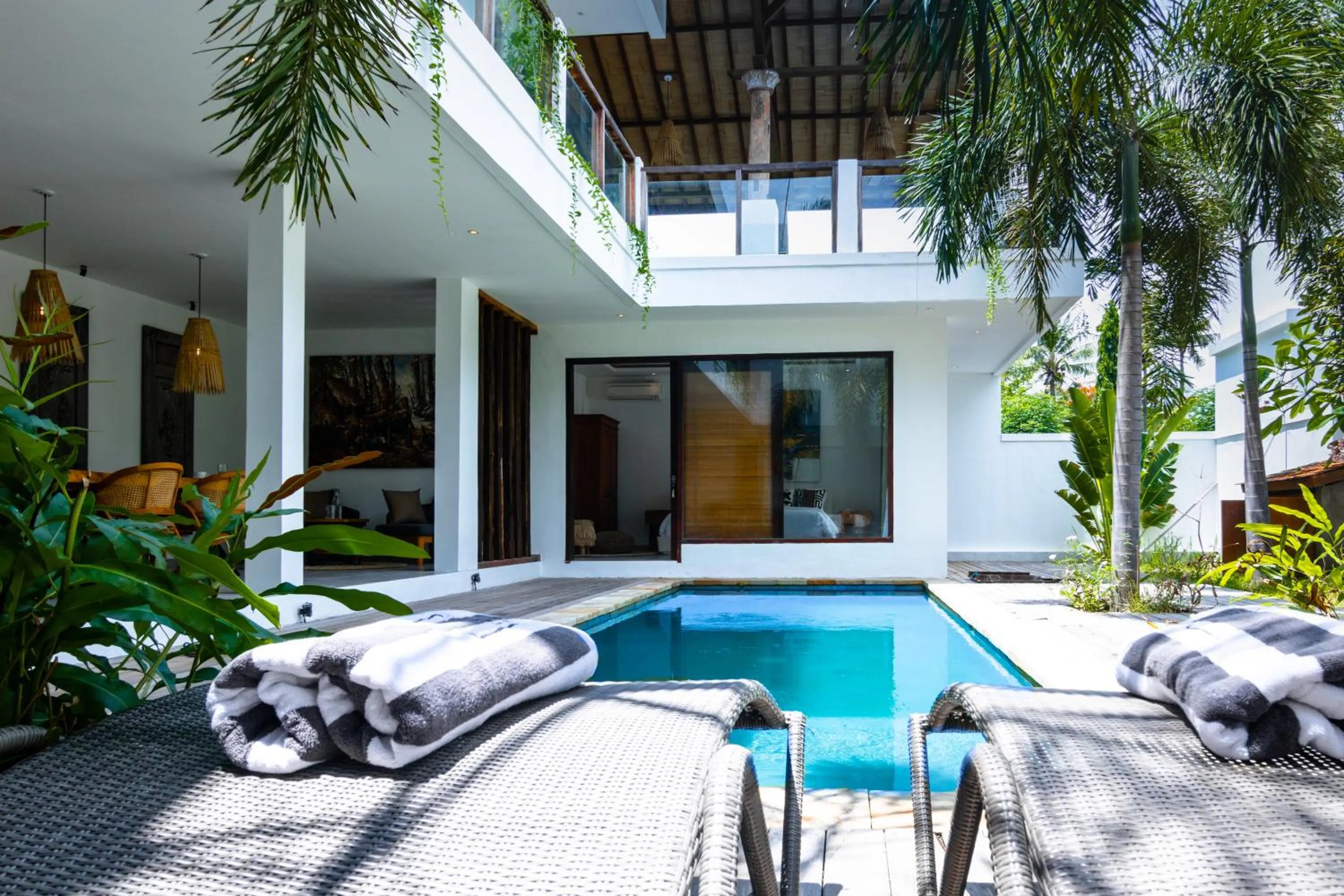 Swimming pool in Nero North