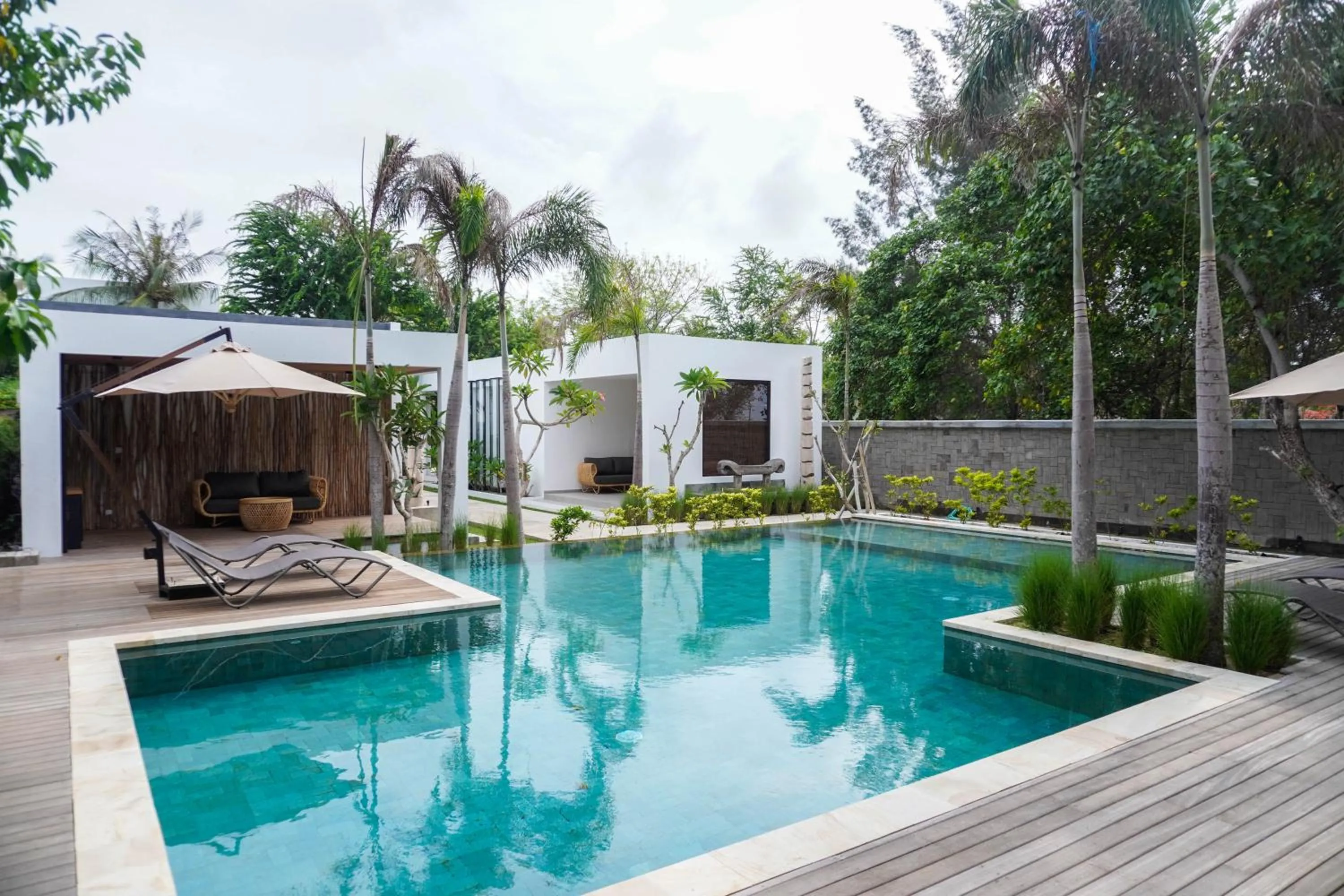 Pool view in Nero North