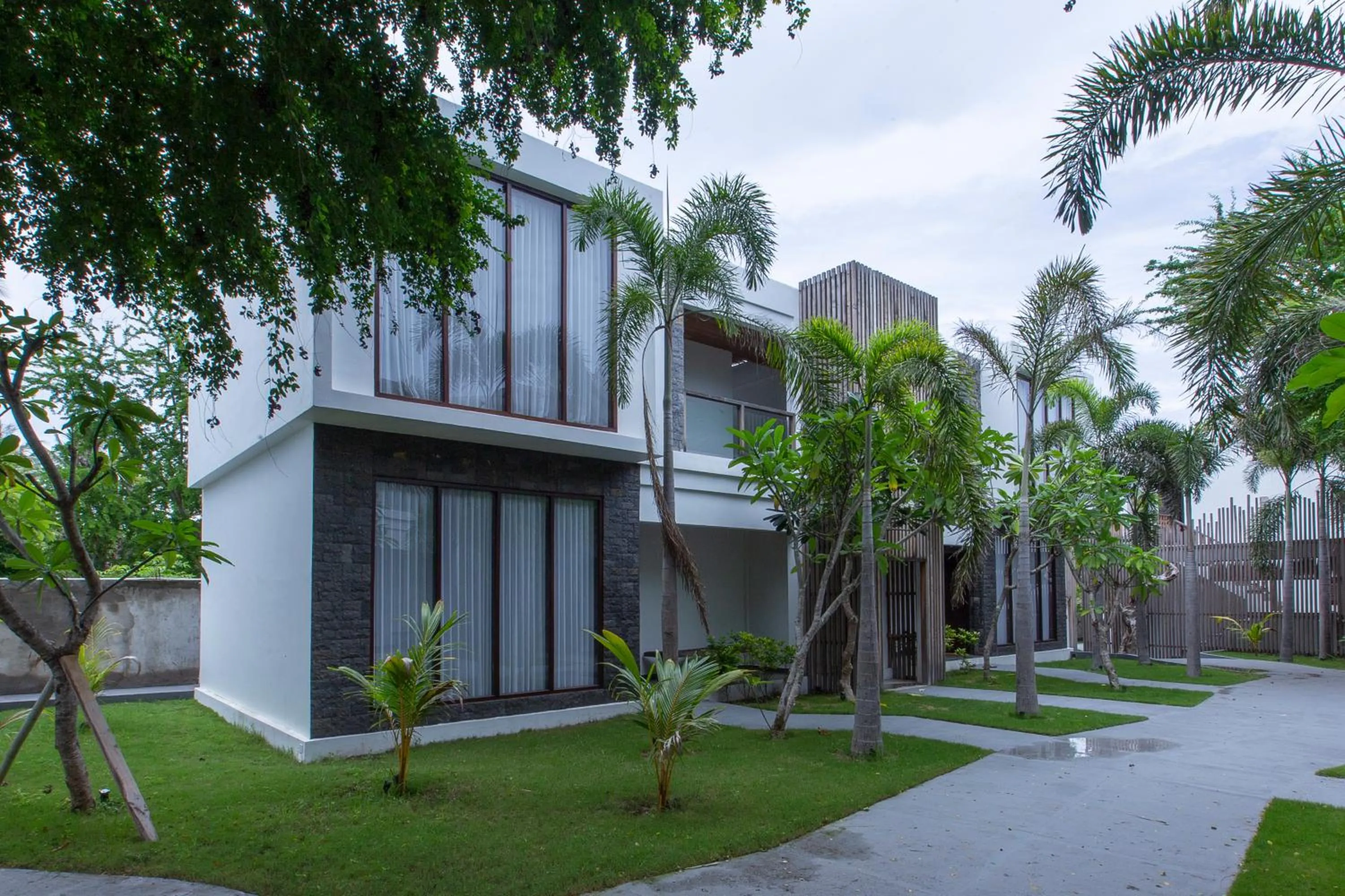 Garden view in Nero North