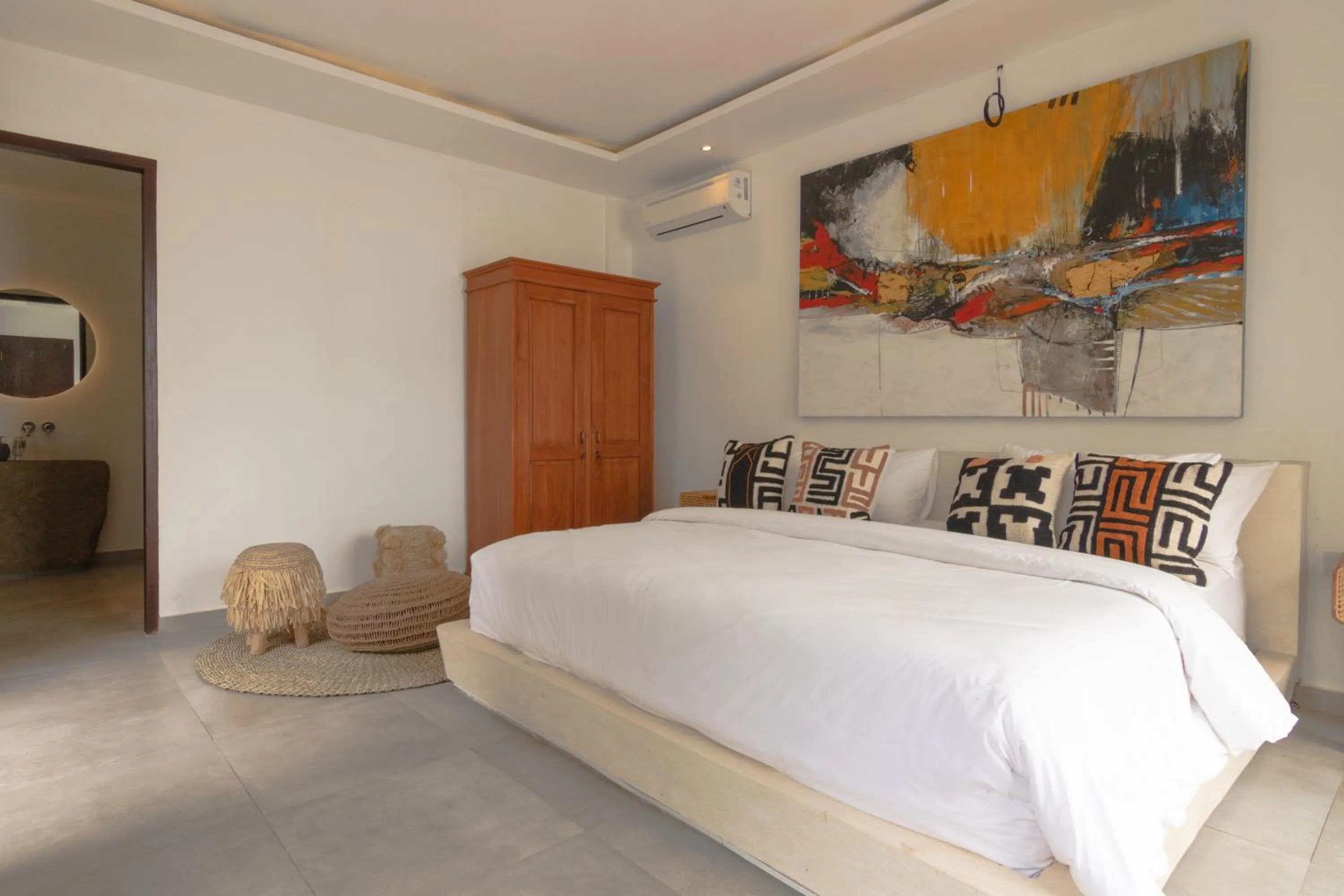 Bedroom, Bed in Nero North