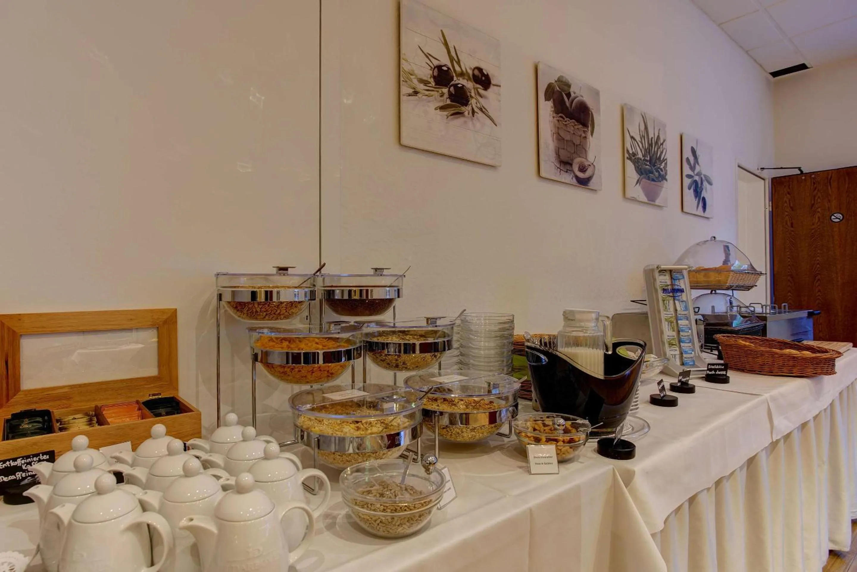 Food and drinks in Sure Hotel by Best Western Ambassador Duesseldorf