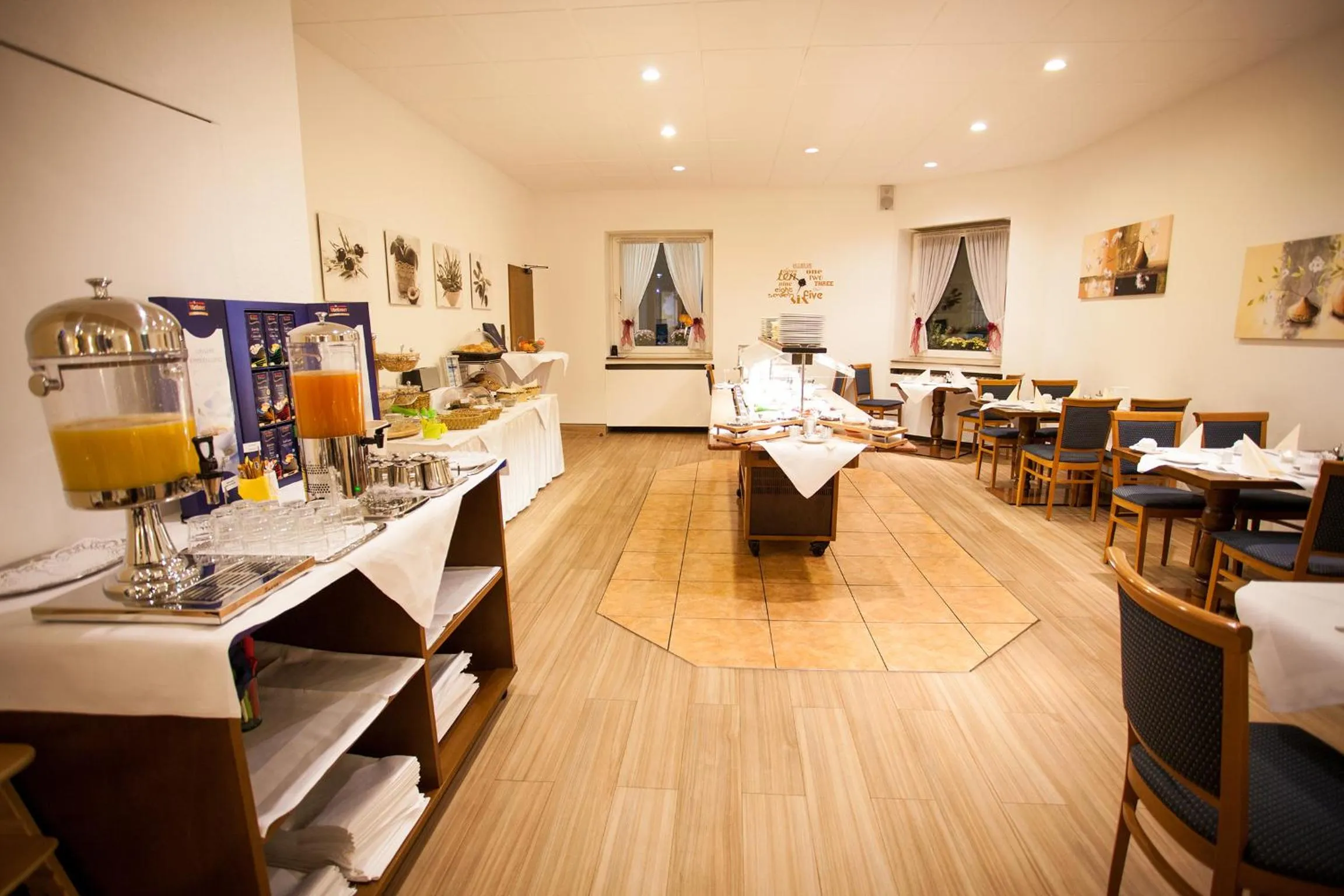 Restaurant/places to eat in Sure Hotel by Best Western Ambassador Duesseldorf