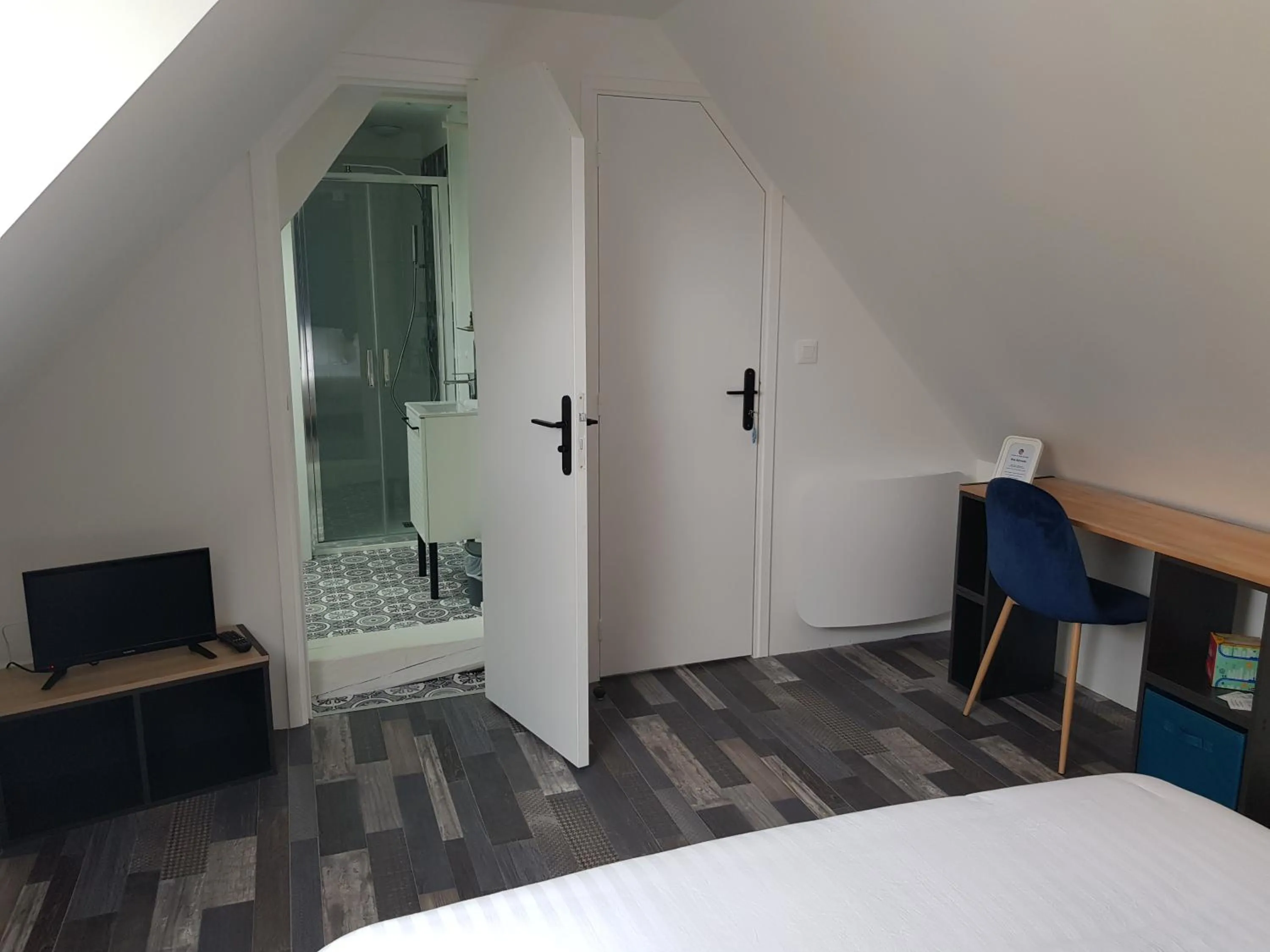 Bedroom, Bed in L'havre de Saint Germain