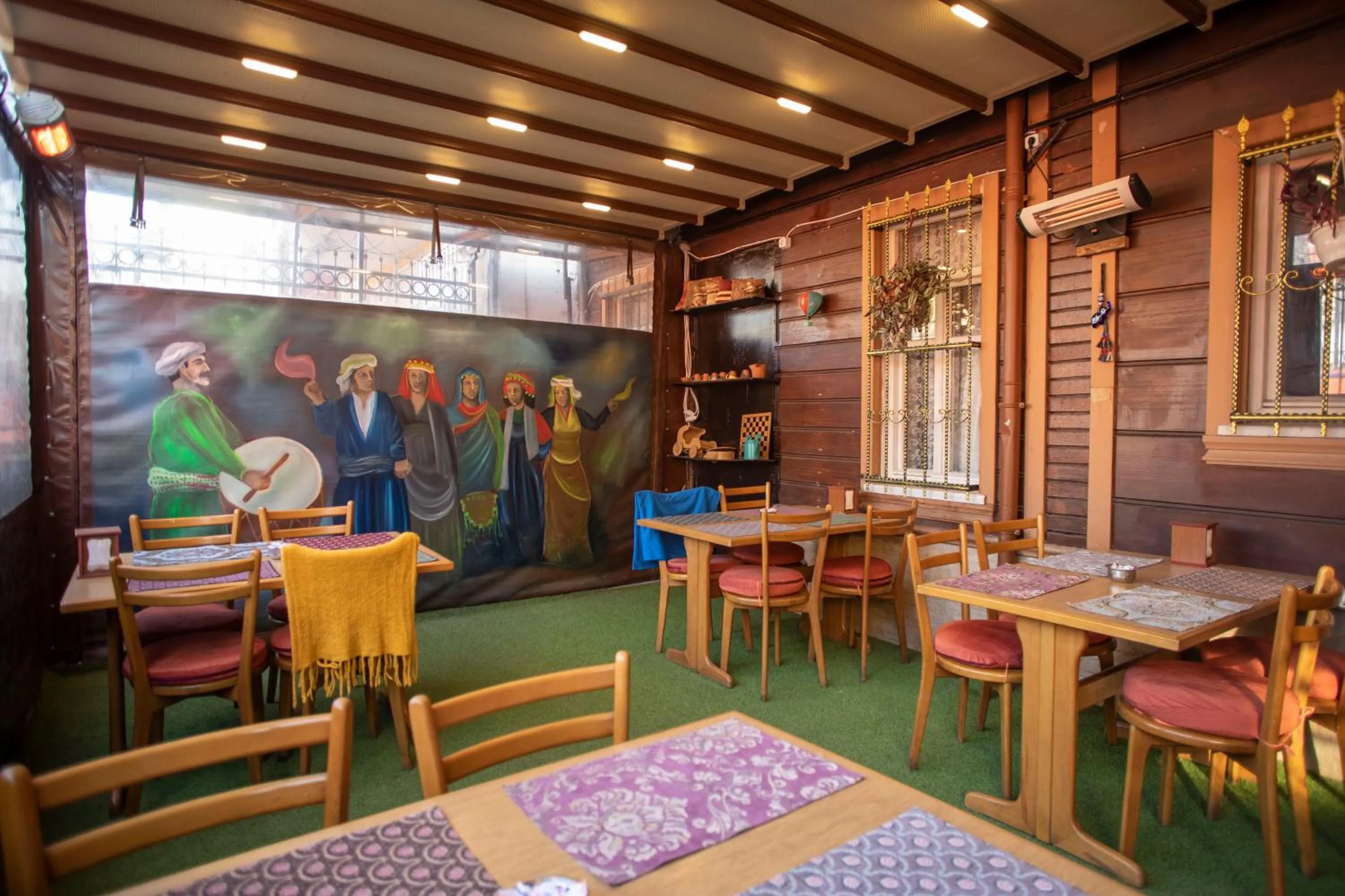 Restaurant/places to eat in April Story Apart Hotel