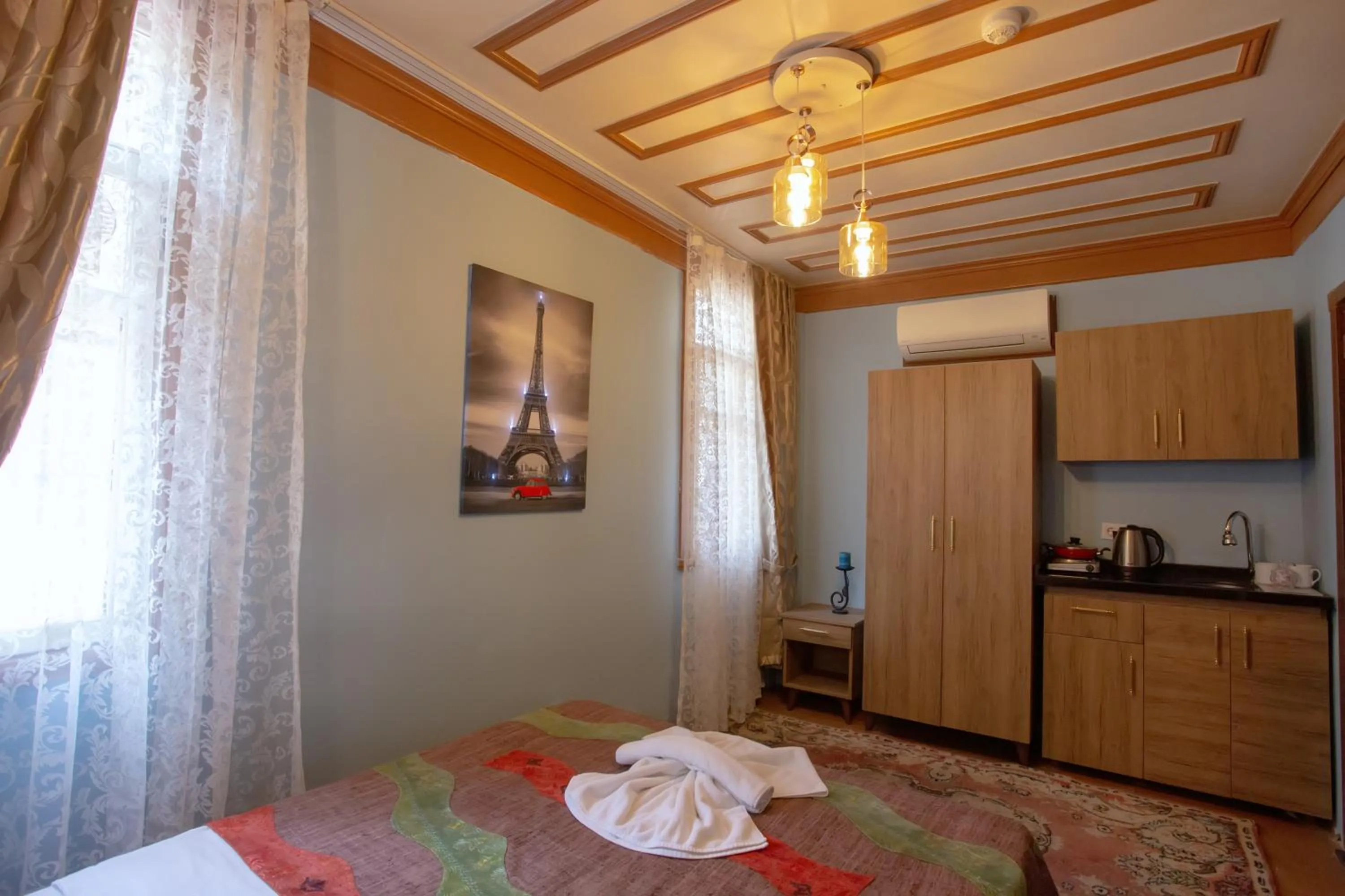 Kitchen or kitchenette, Bed in April Story Apart Hotel