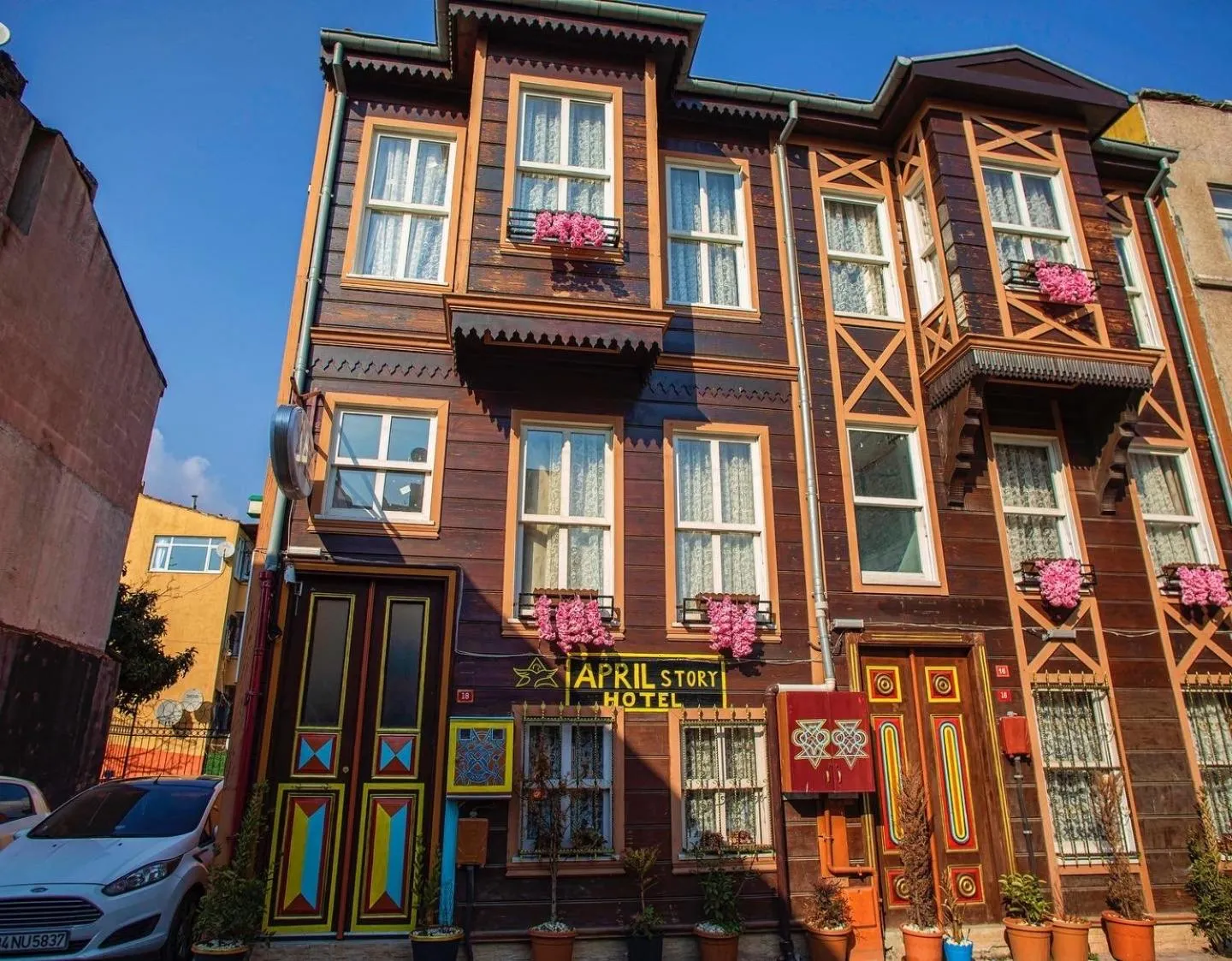 Facade/entrance in April Story Apart Hotel